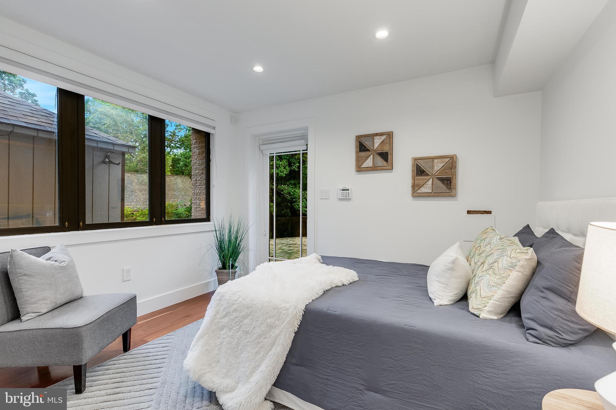 2720 N FILLMORE STREET