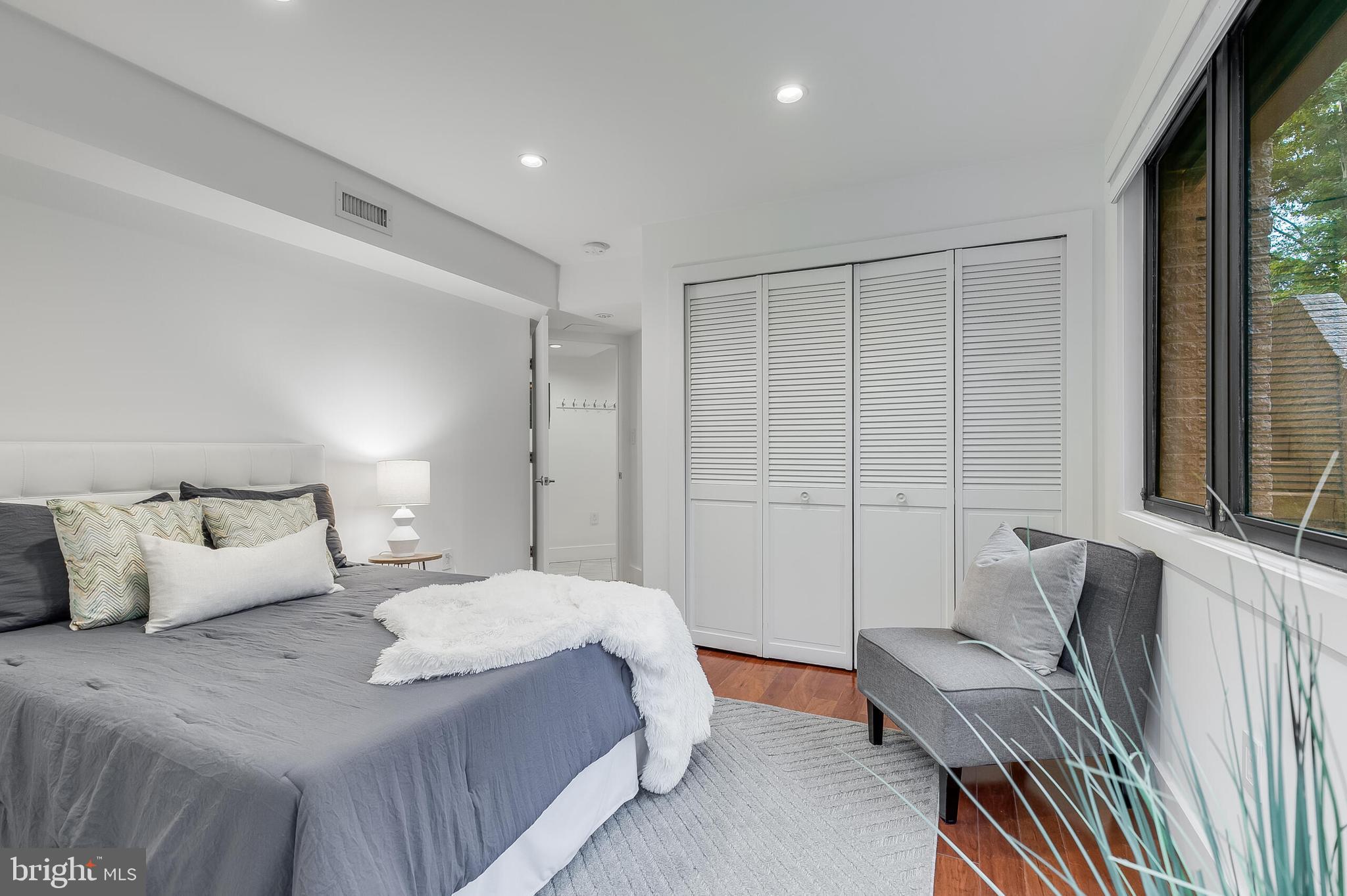 2720 N FILLMORE STREET