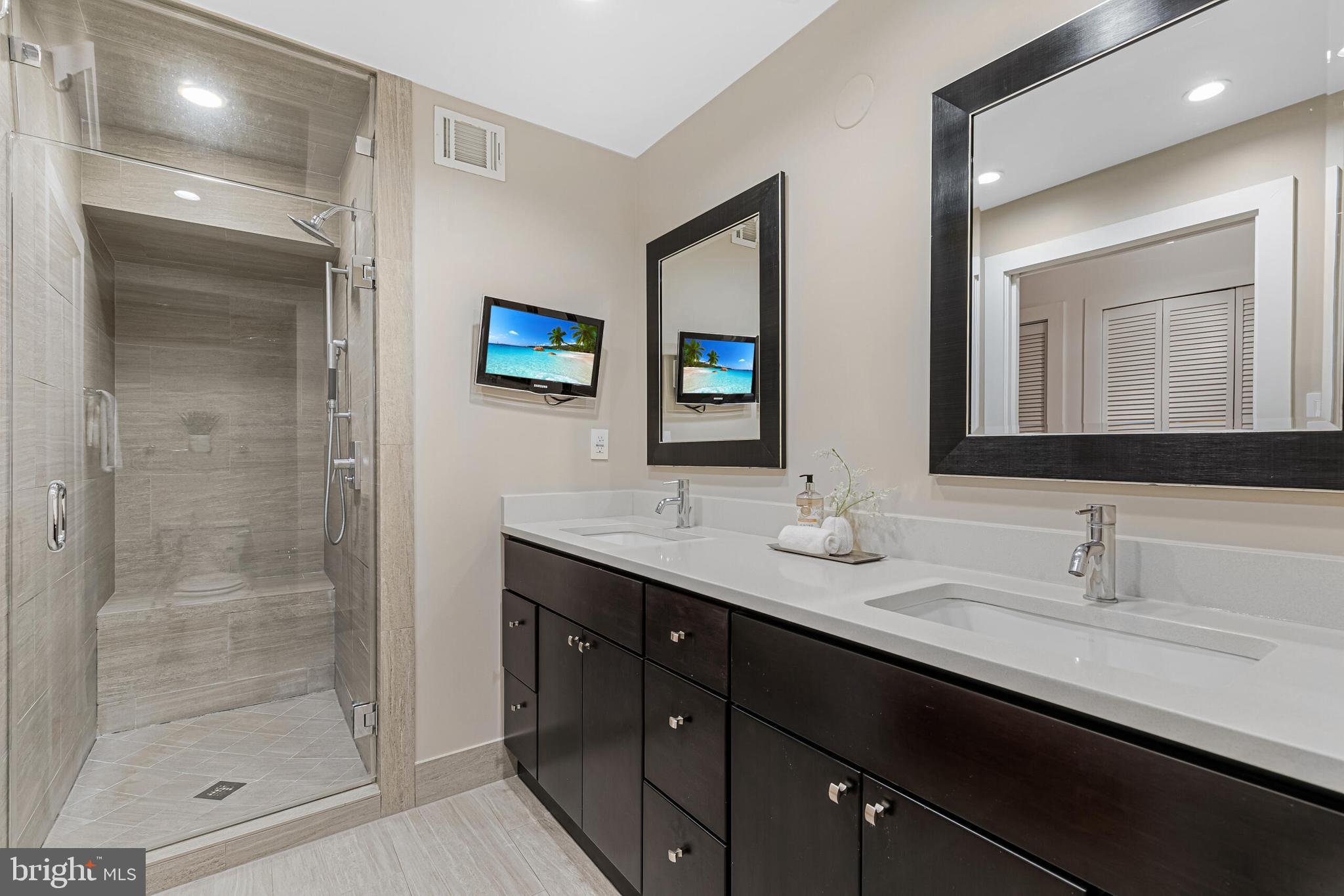 2720 N FILLMORE STREET