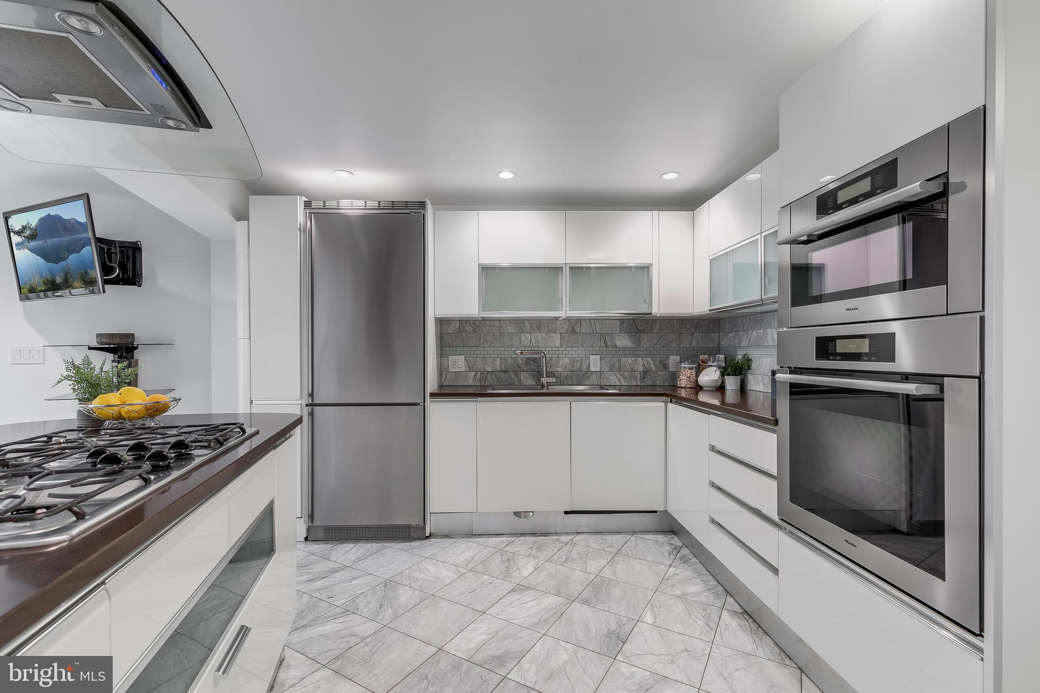 2720 N FILLMORE STREET