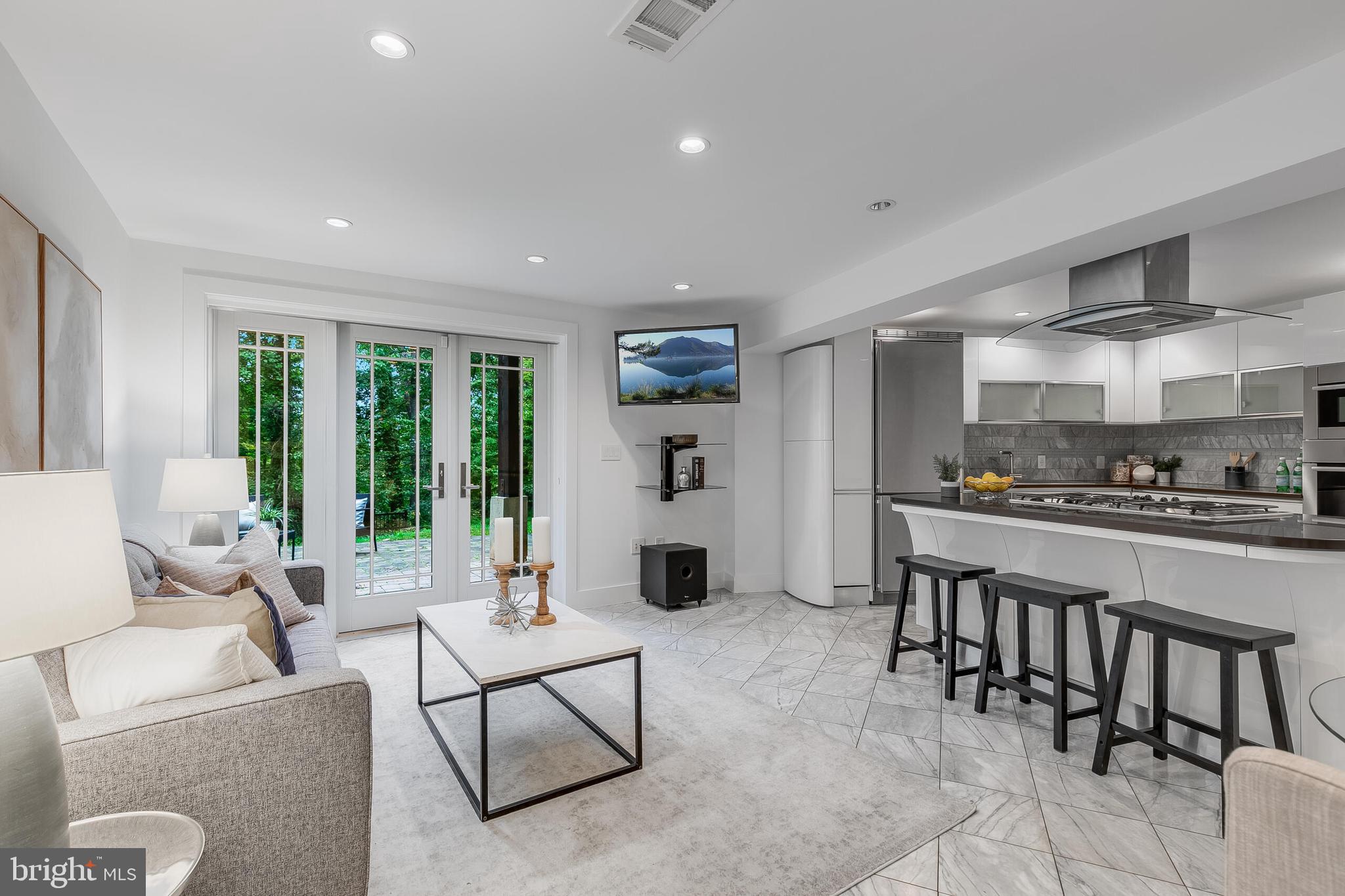 2720 N FILLMORE STREET