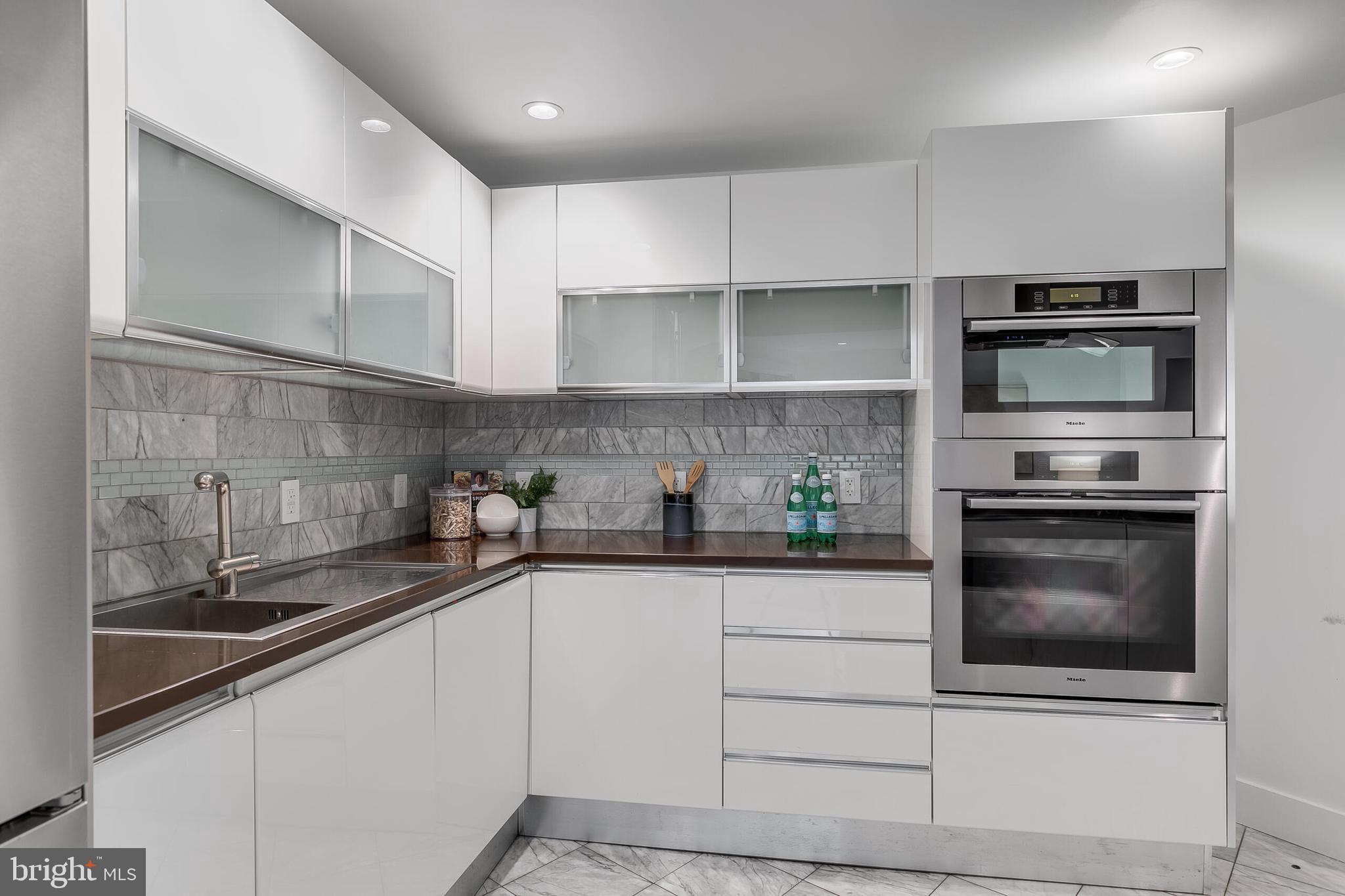 2720 N FILLMORE STREET