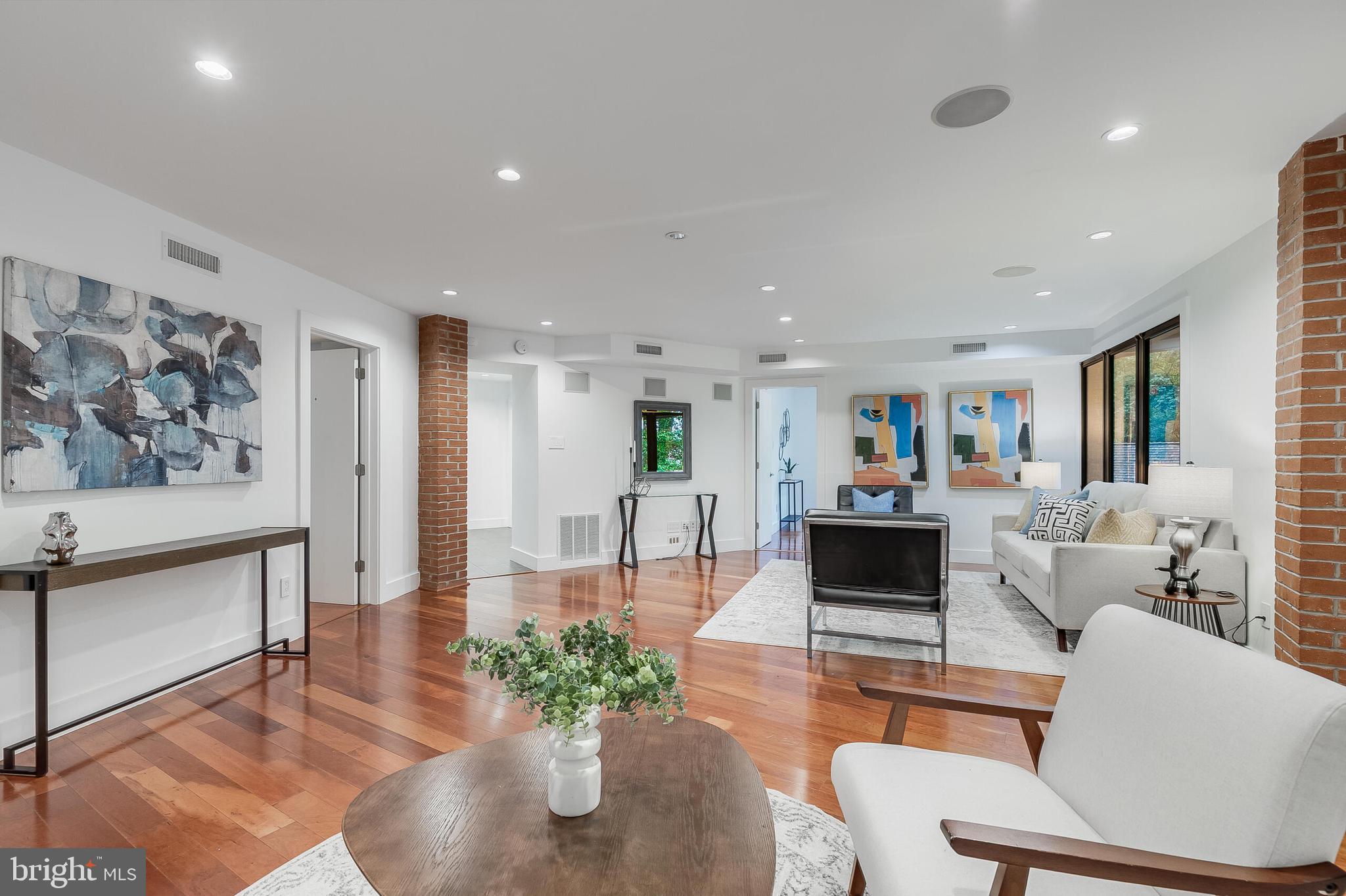 2720 N FILLMORE STREET