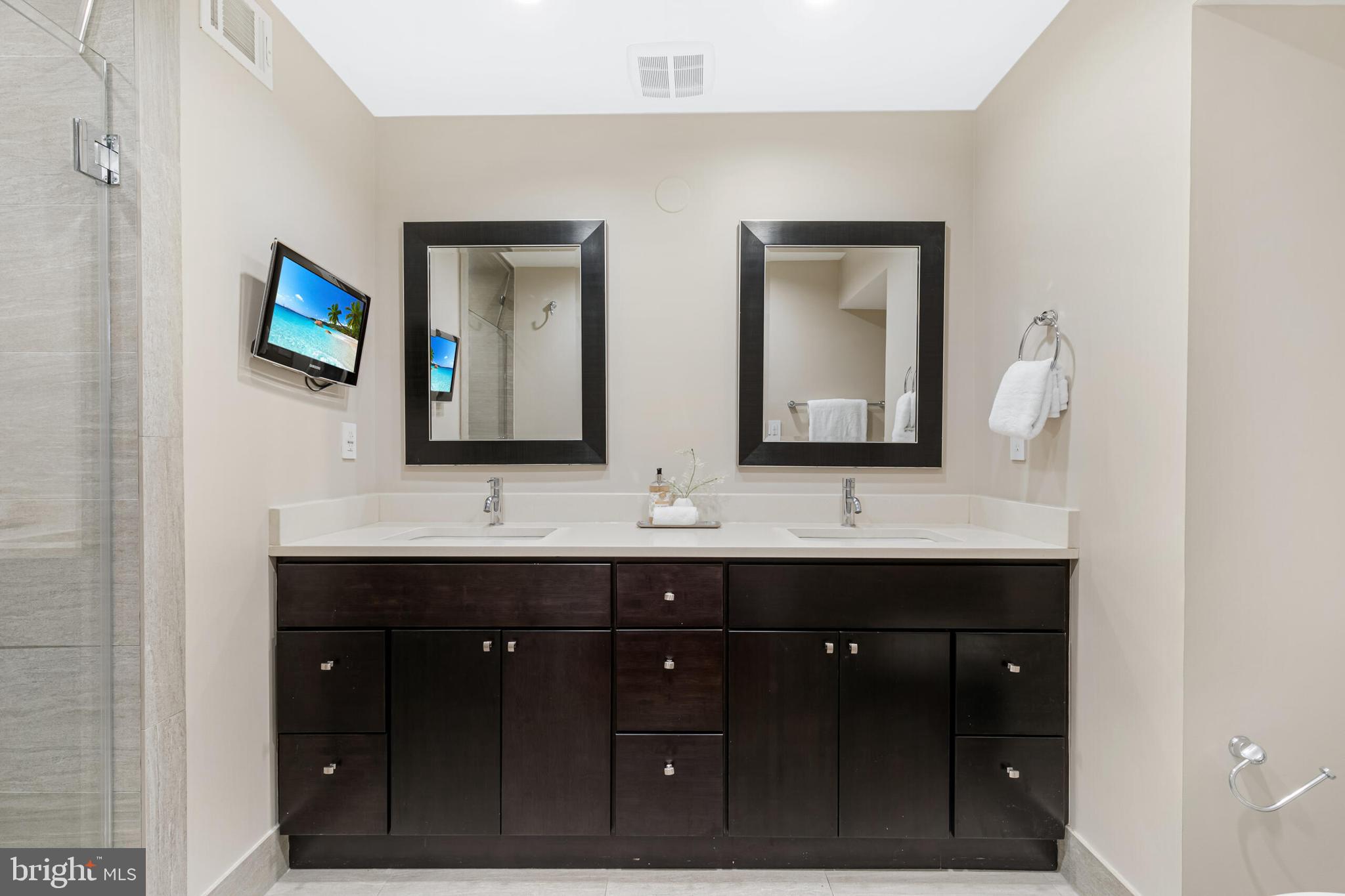 2720 N FILLMORE STREET