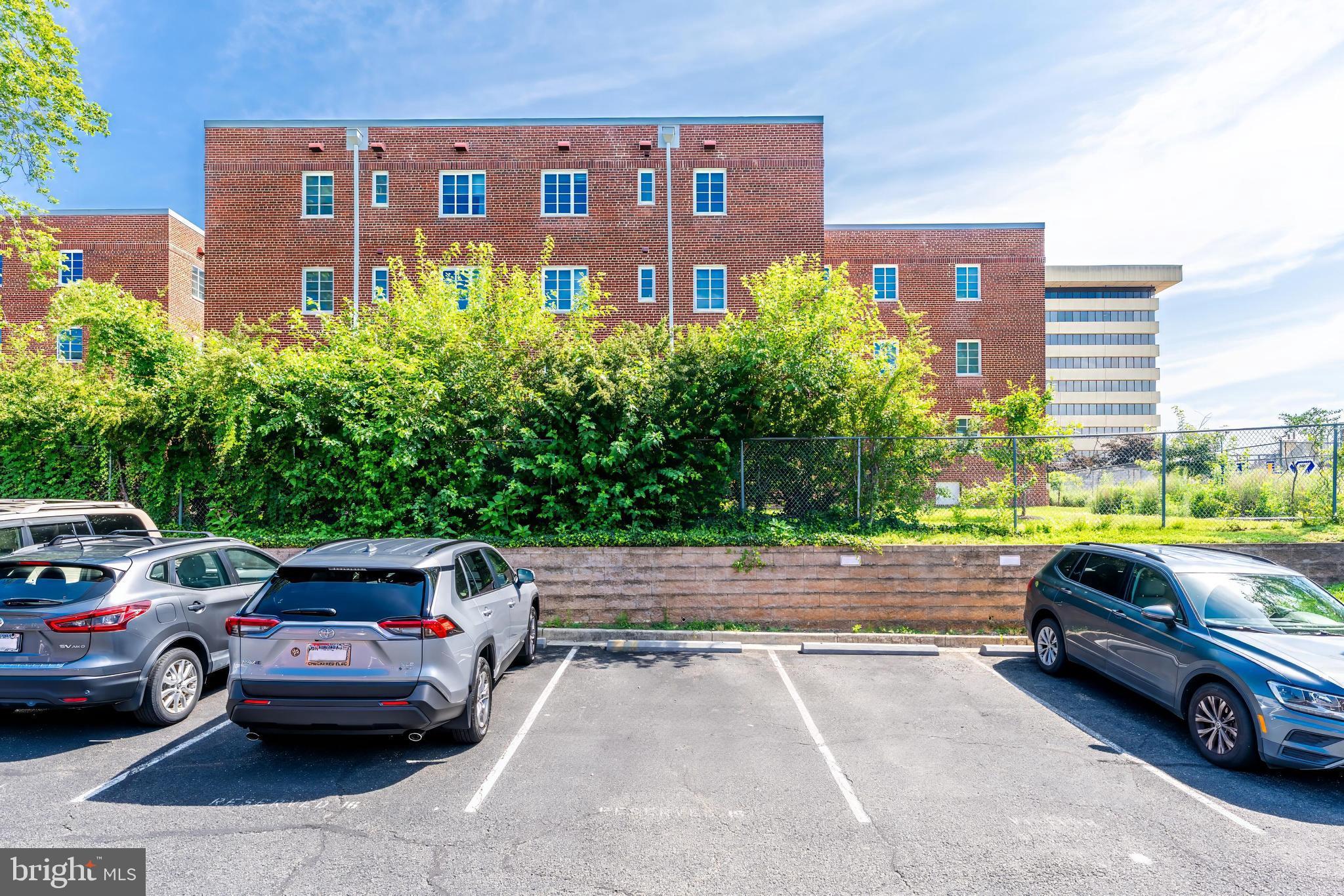 231 N THOMAS STREET 105