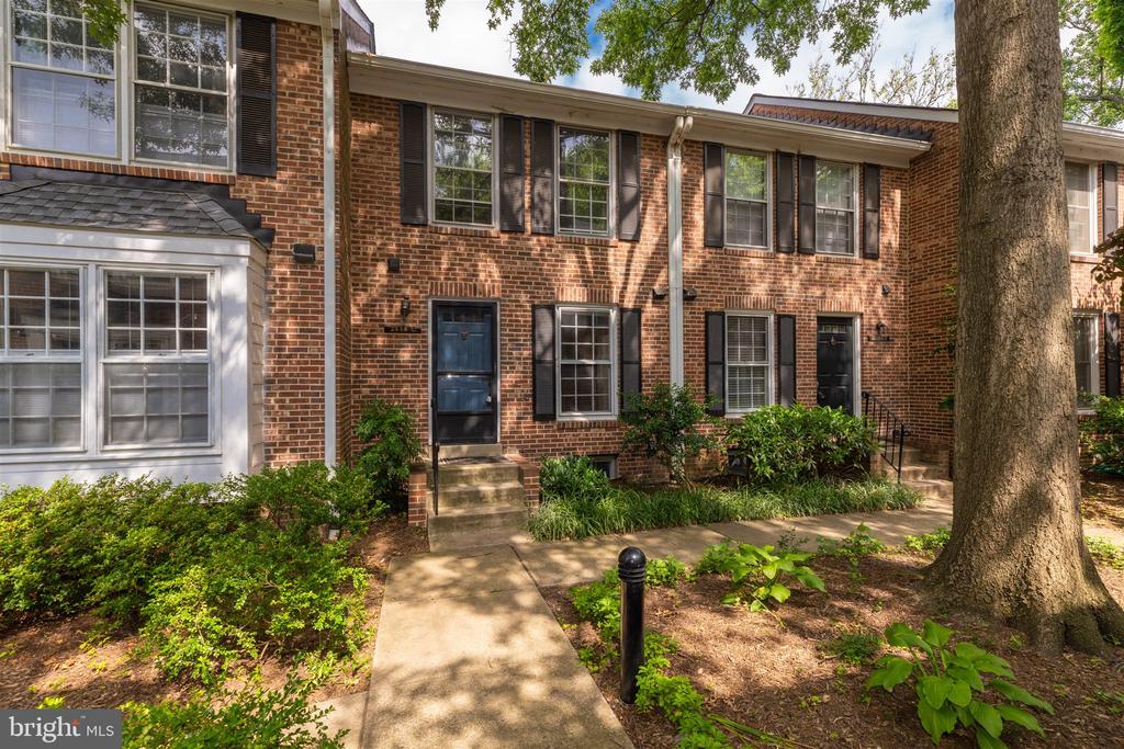 2440 S WALTER REED DRIVE 3