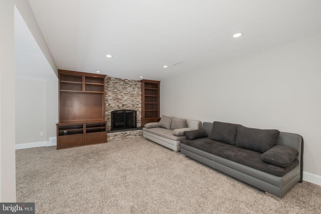 4887 35TH ROAD N