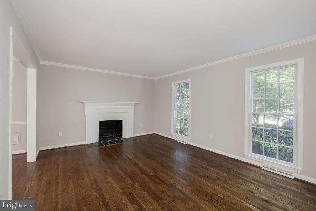 4887 35TH ROAD N