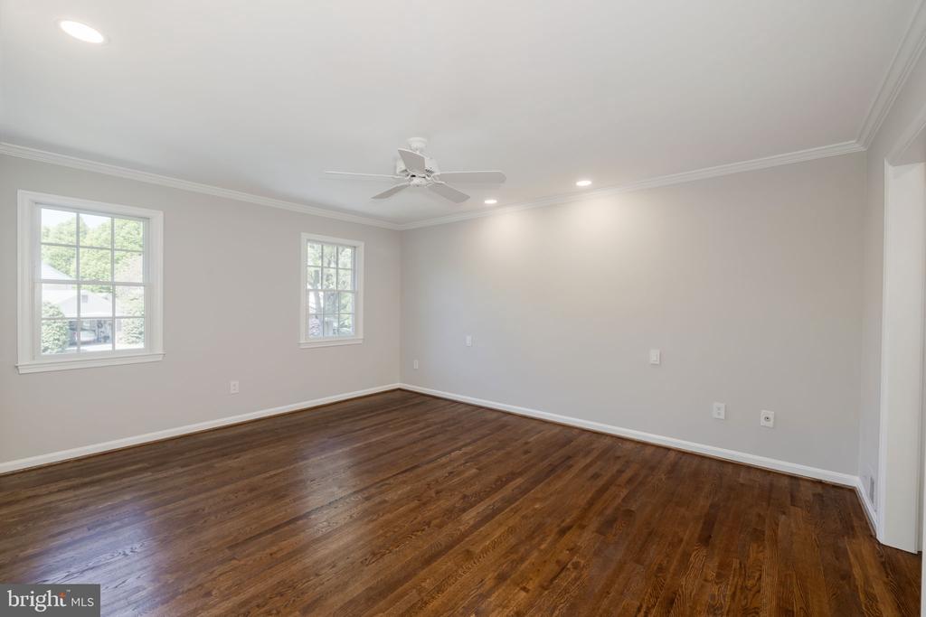 4887 35TH ROAD N