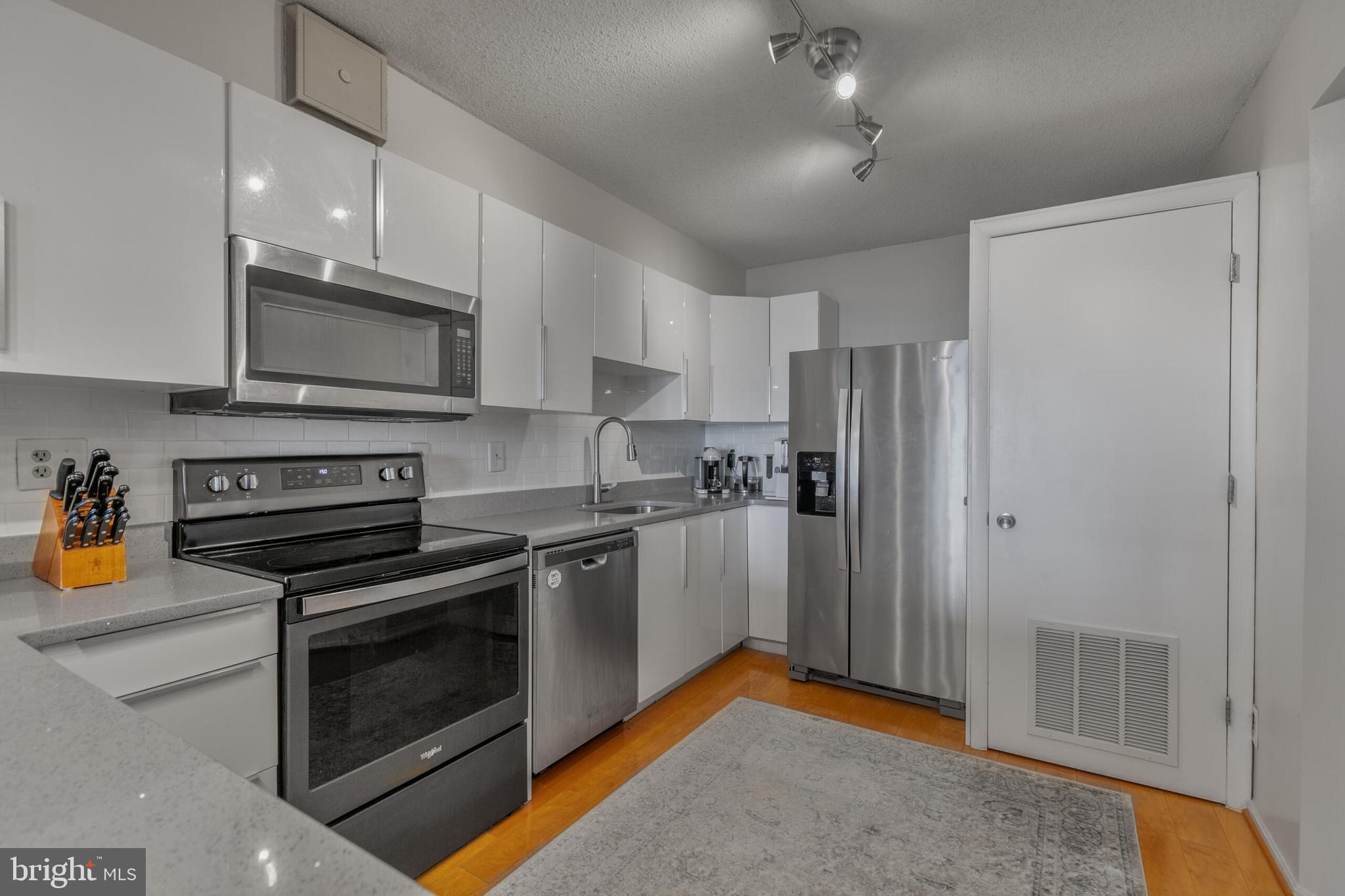 1600 N OAK STREET 1725