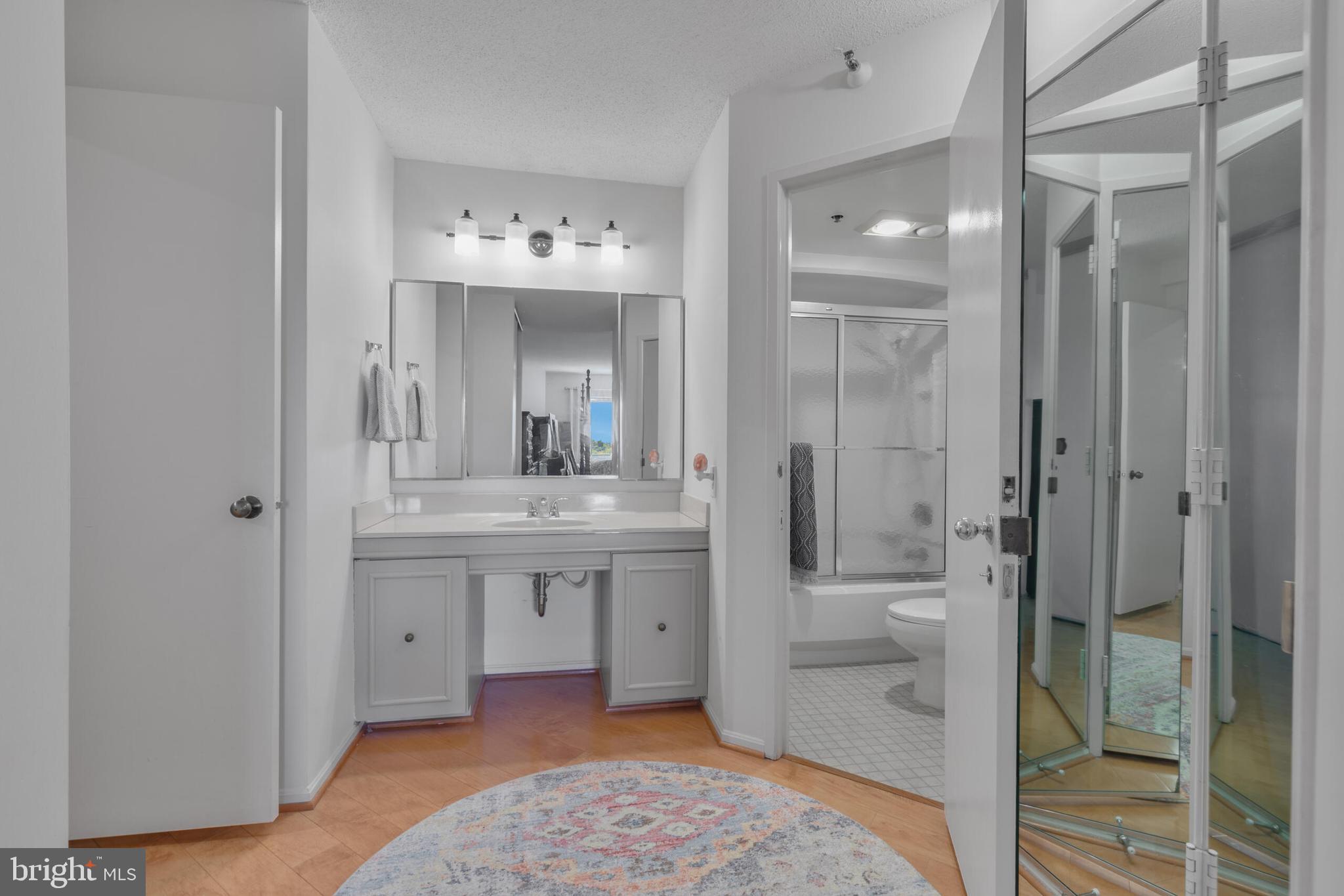 1600 N OAK STREET 1725