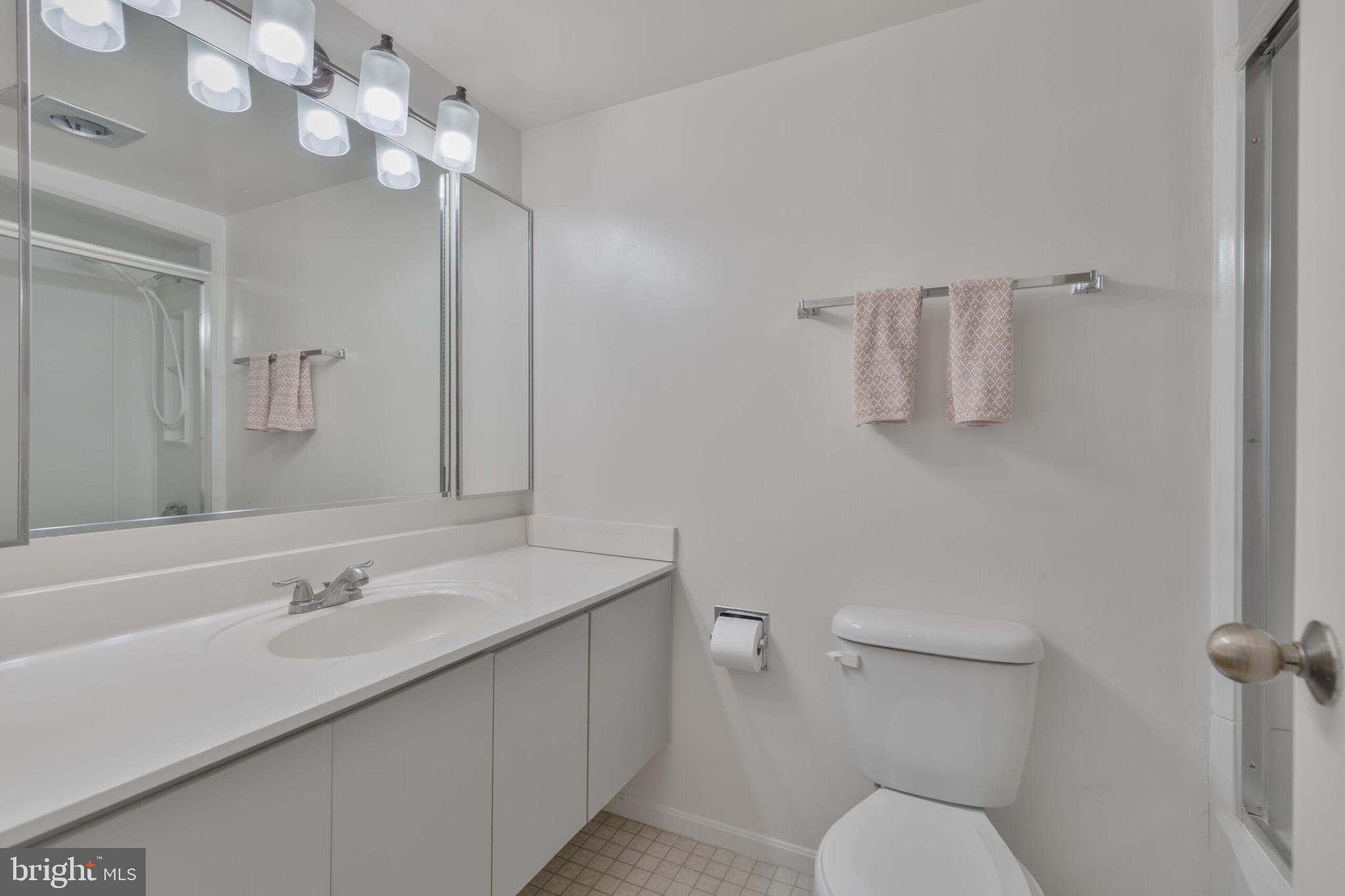 1600 N OAK STREET 1725