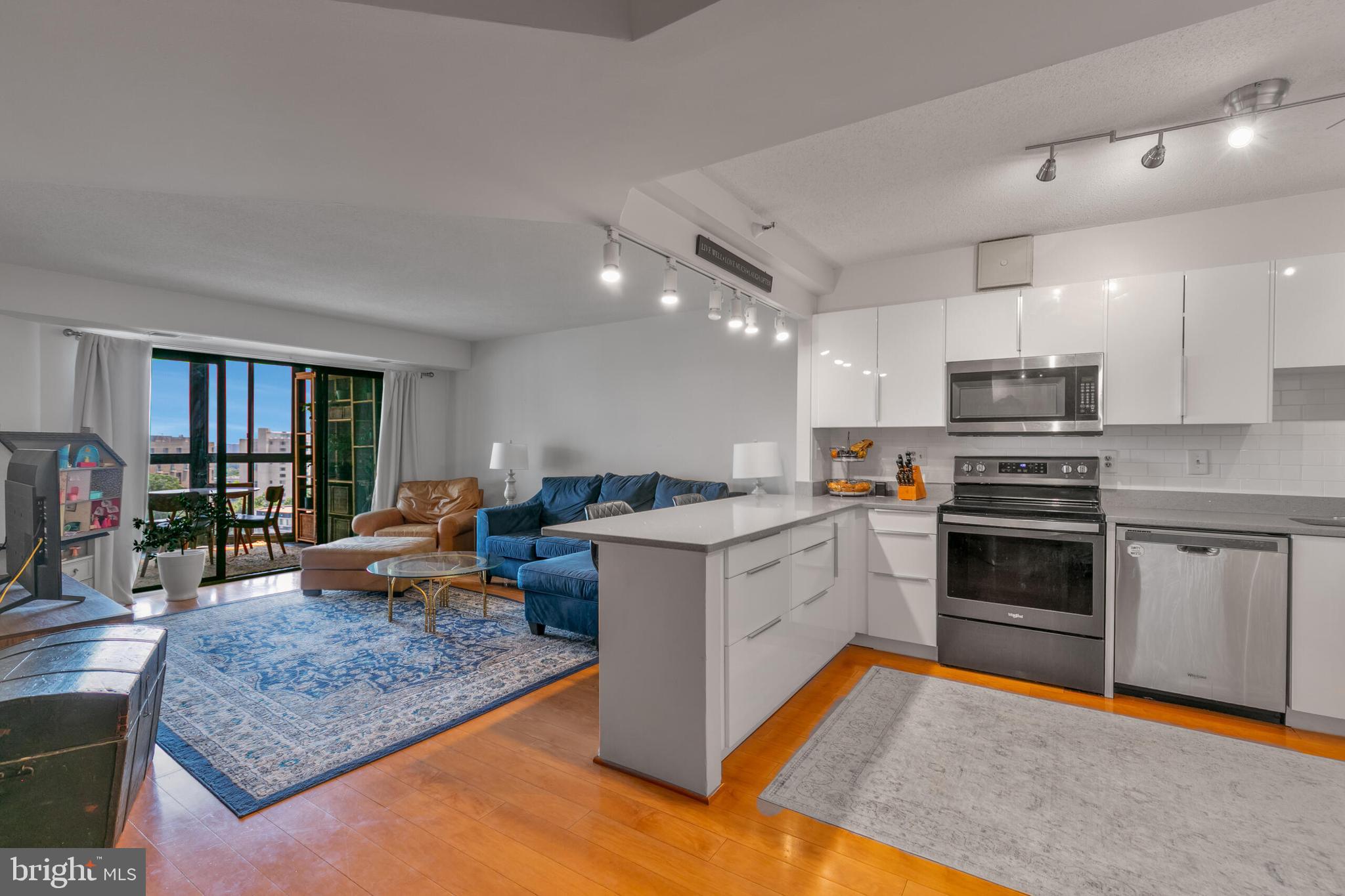 1600 N OAK STREET 1725