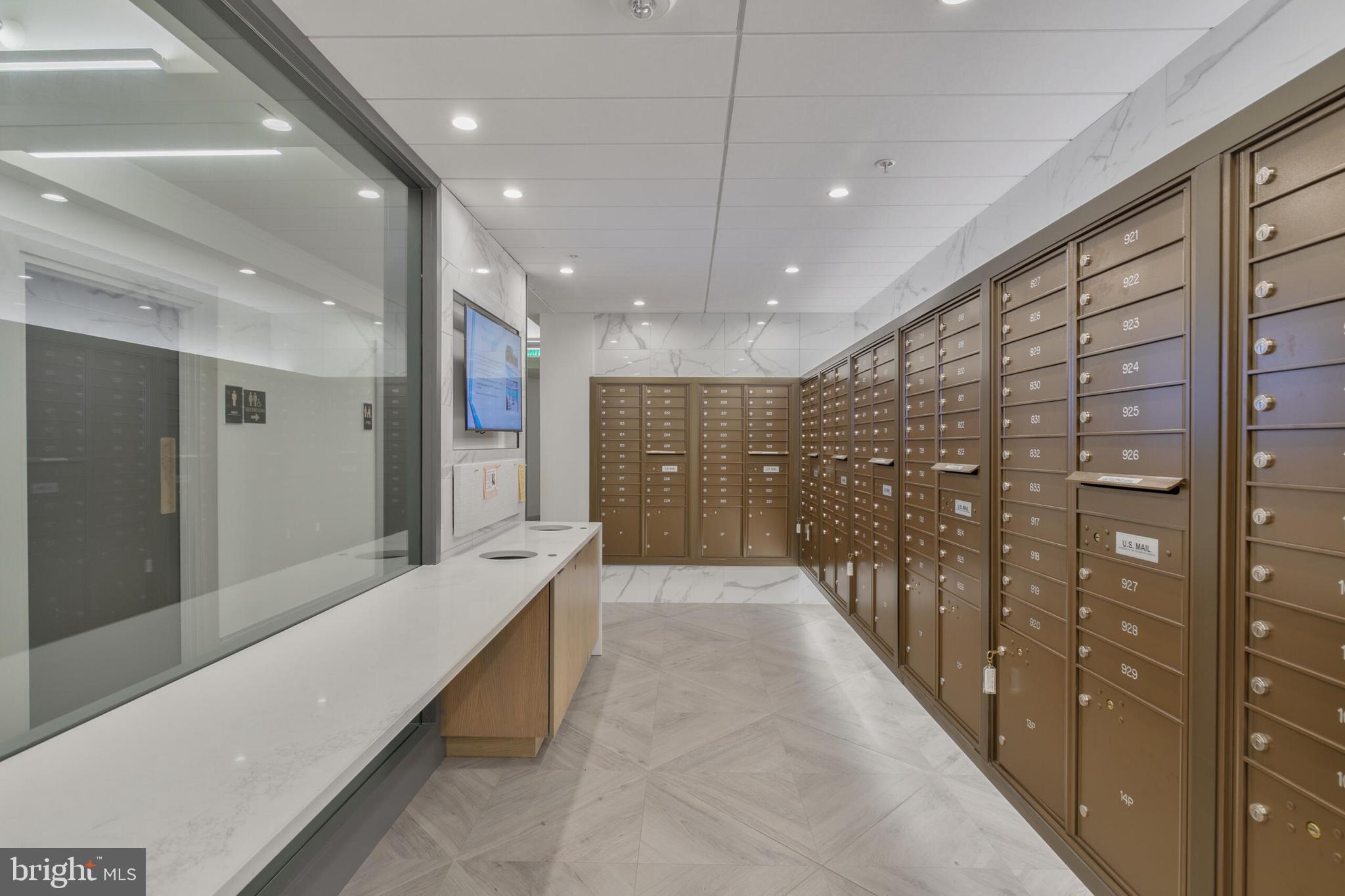 1600 N OAK STREET 1725