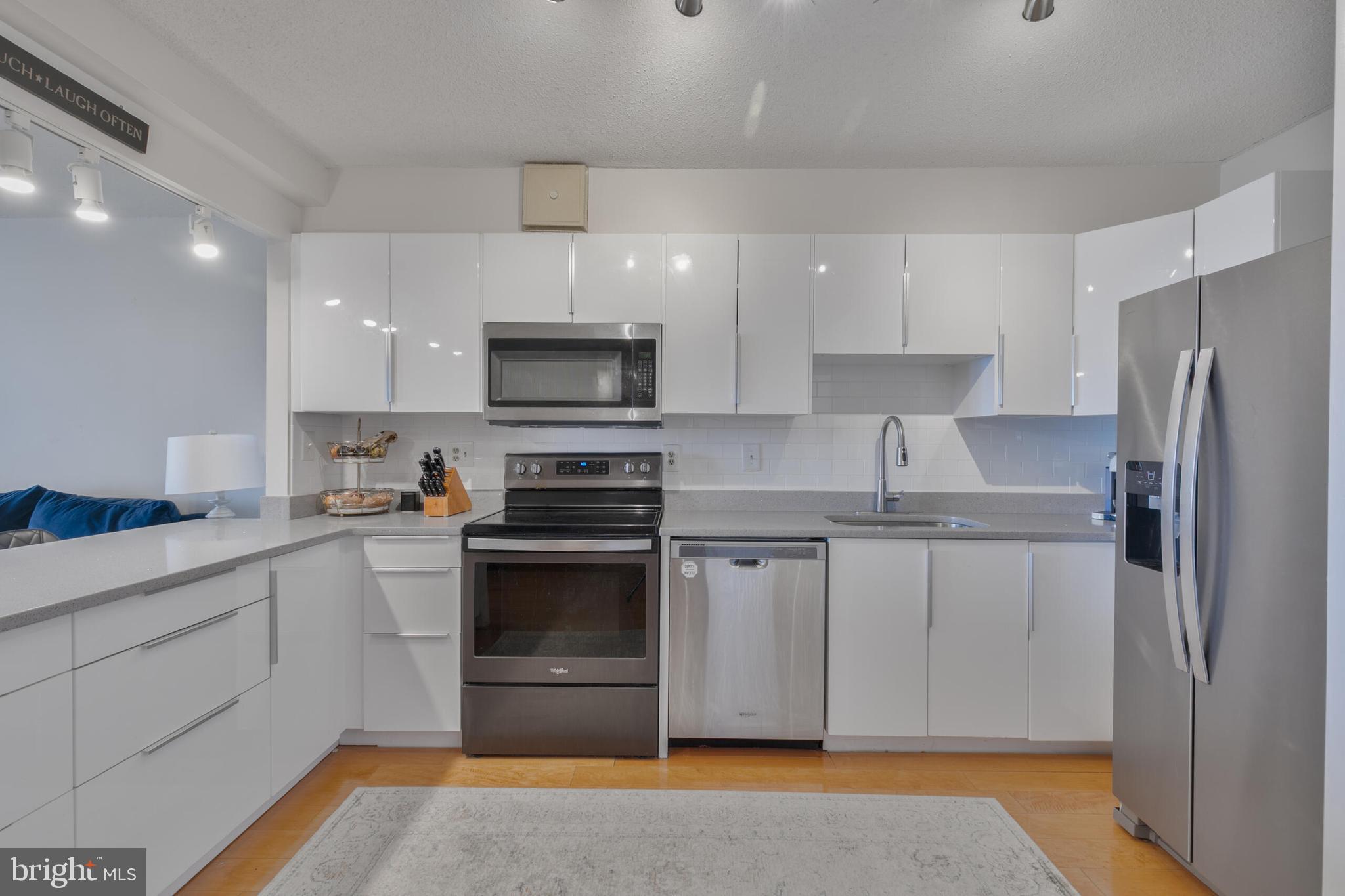 1600 N OAK STREET 1725