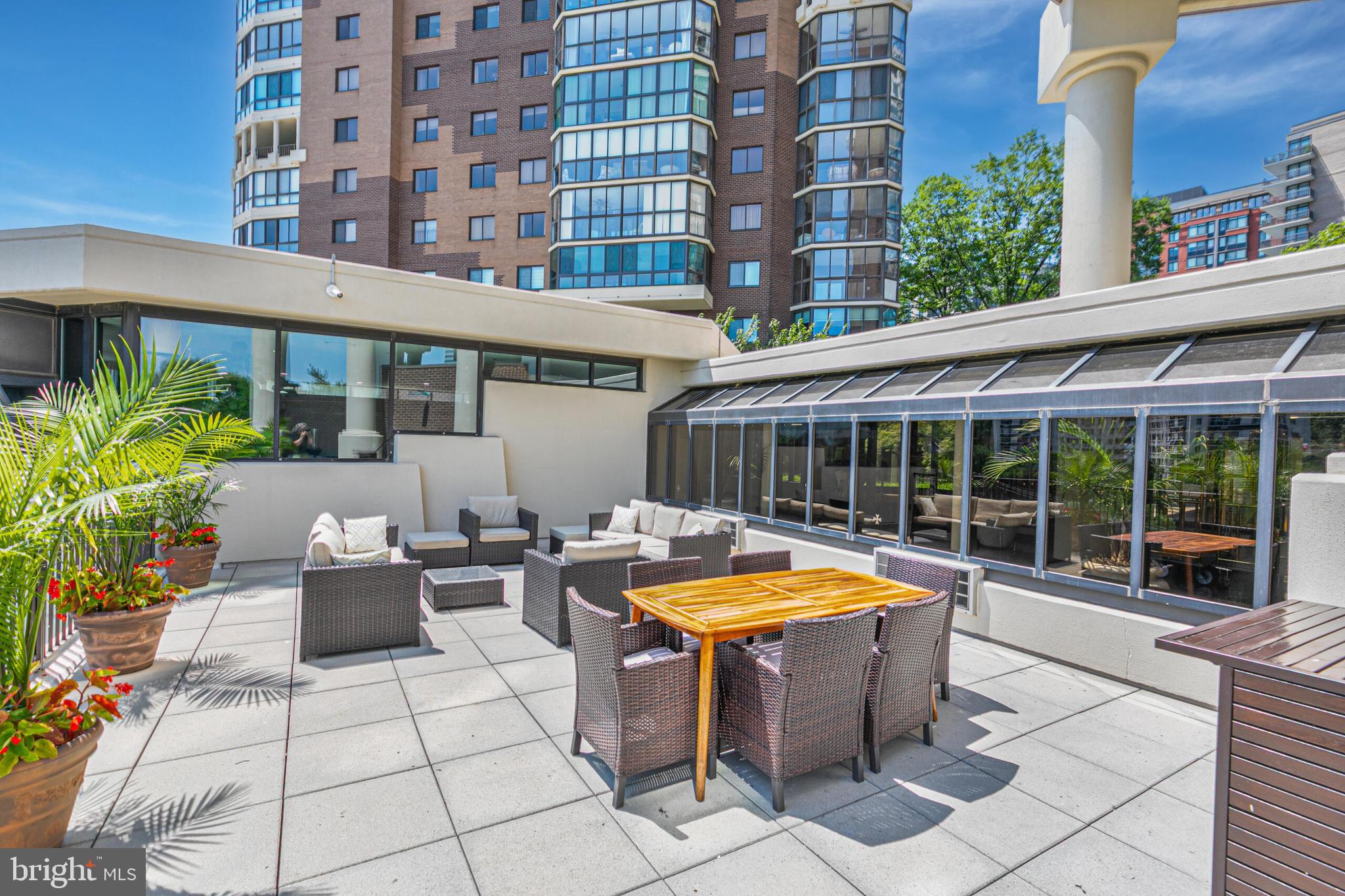 1600 N OAK STREET 1725