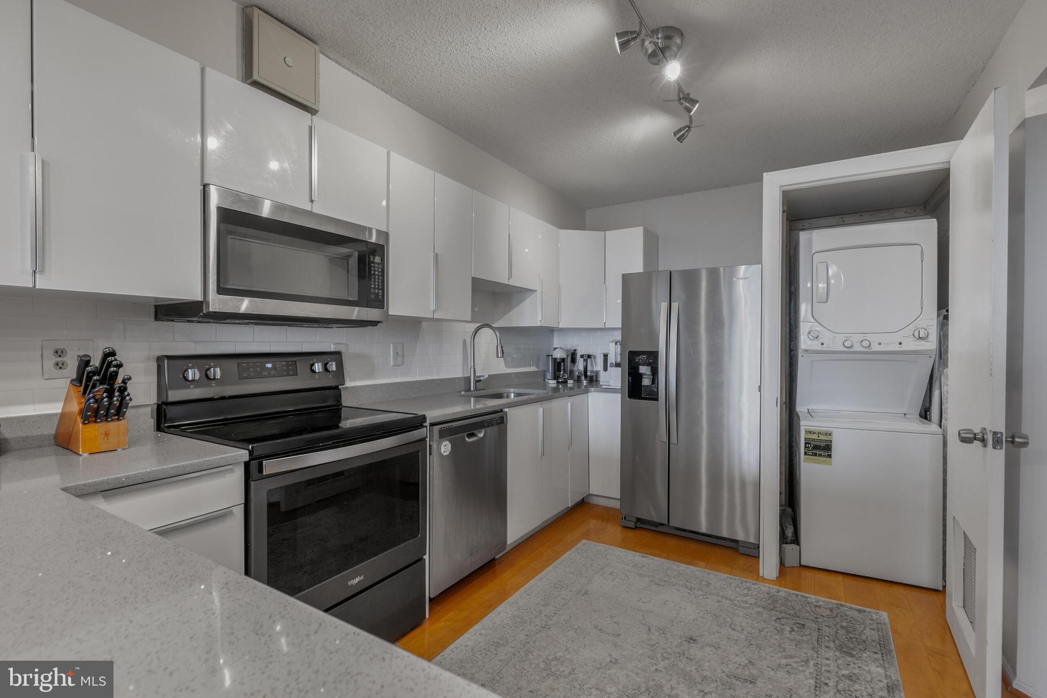 1600 N OAK STREET 1725