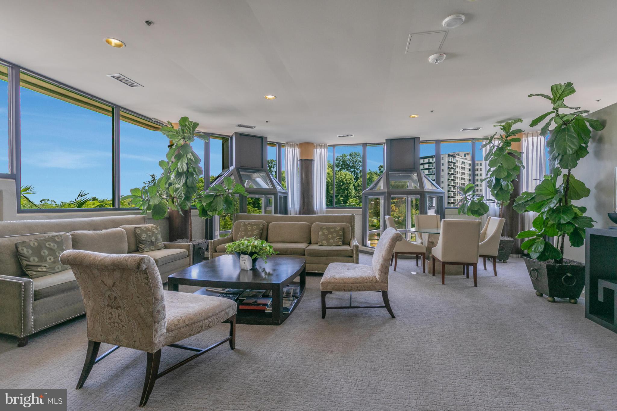 1600 N OAK STREET 1725