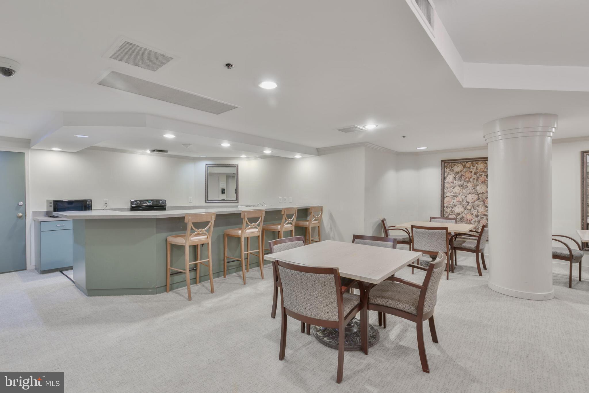 1600 N OAK STREET 1725