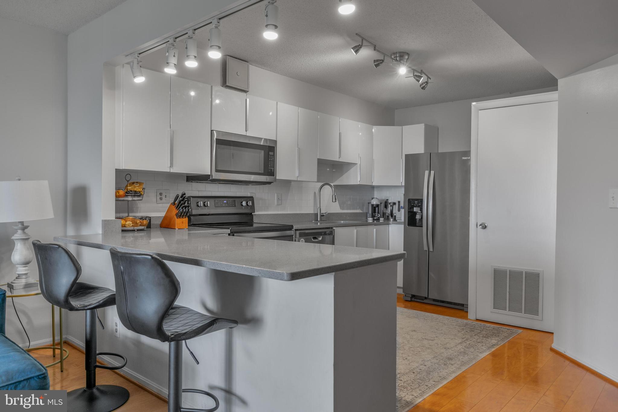 1600 N OAK STREET 1725