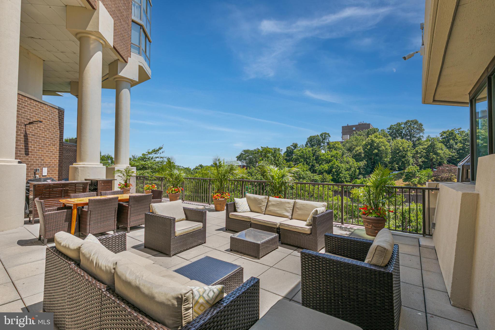 1600 N OAK STREET 1725