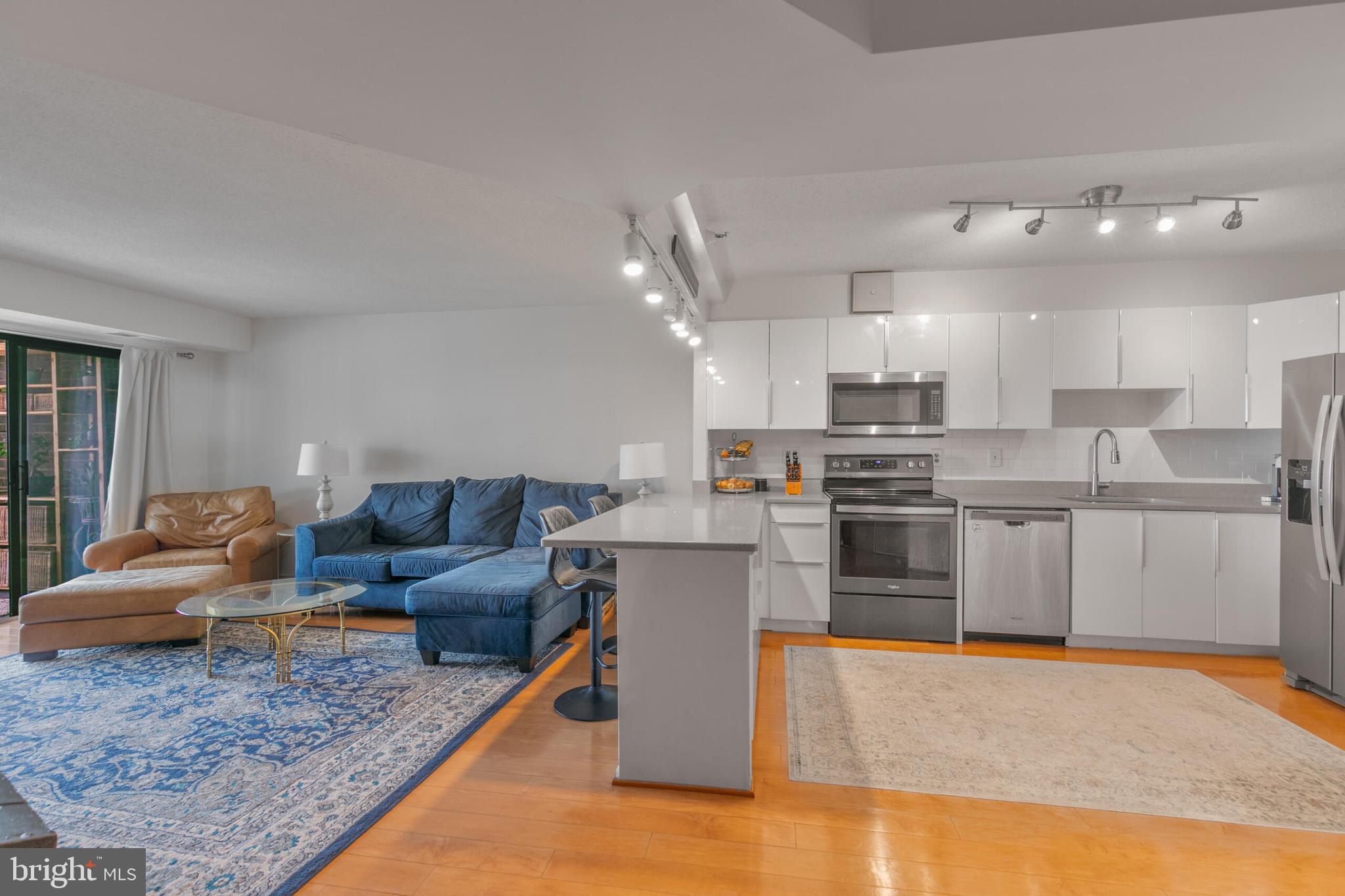 1600 N OAK STREET 1725