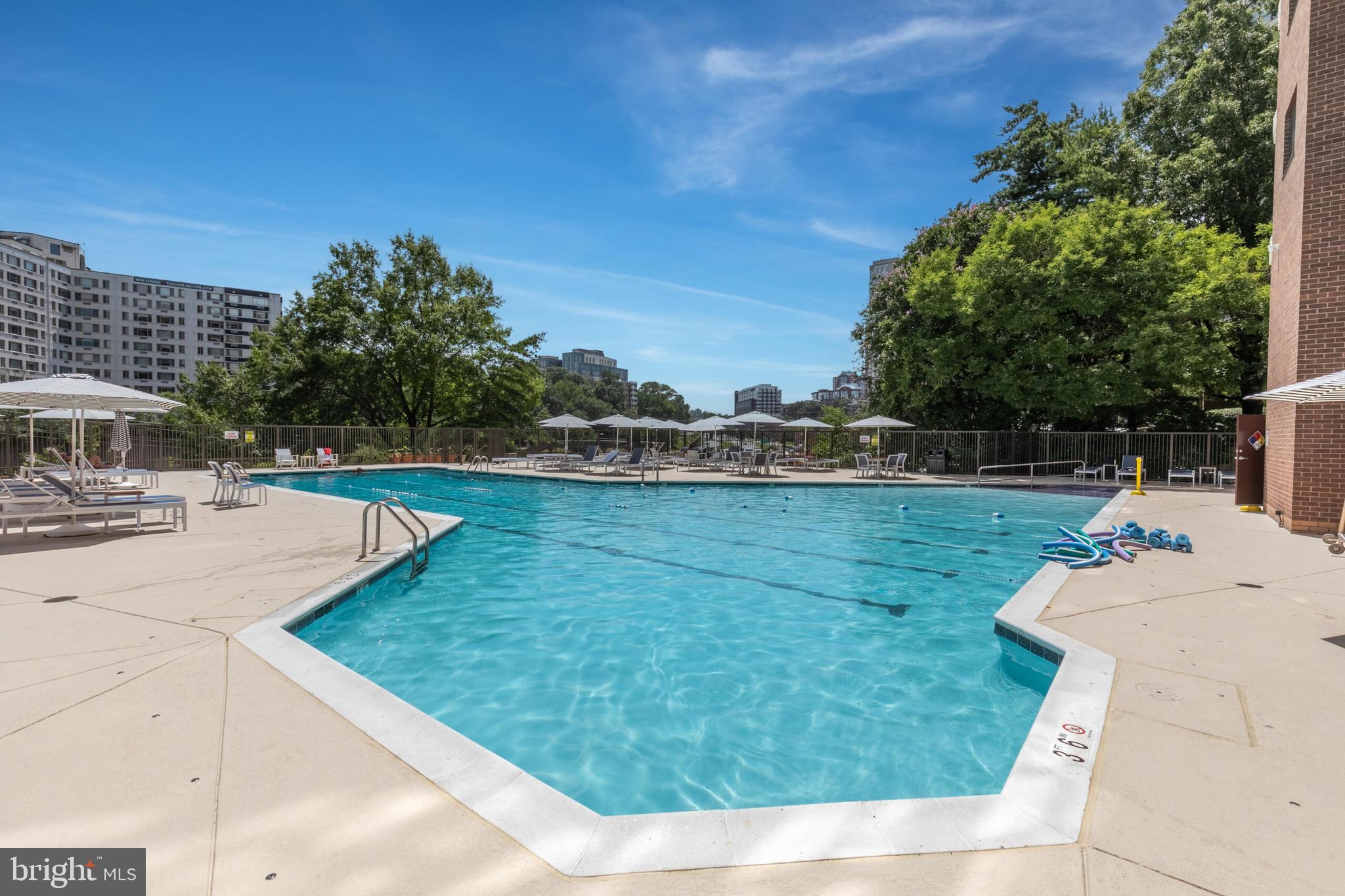 1600 N OAK STREET 1725