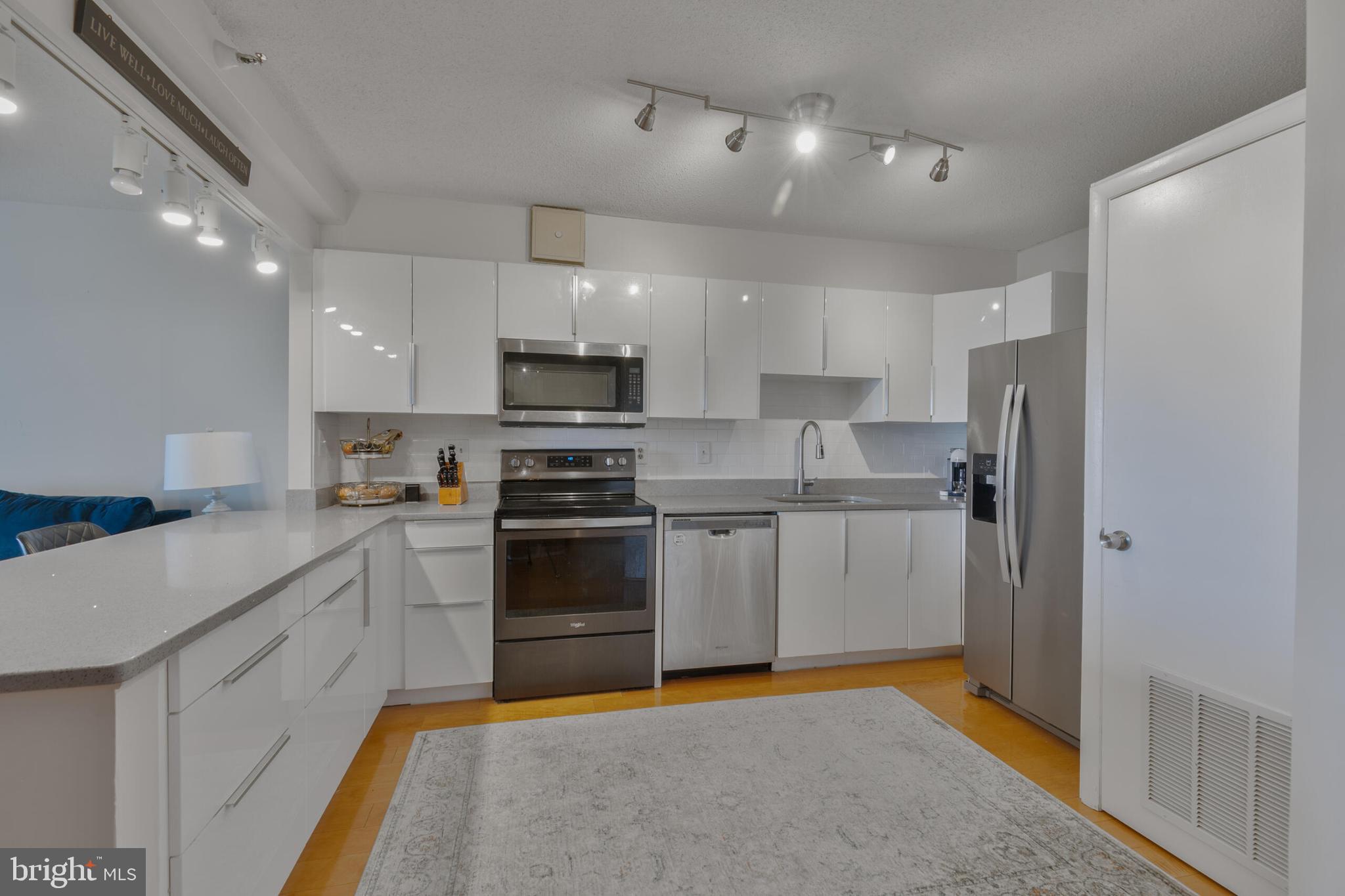 1600 N OAK STREET 1725