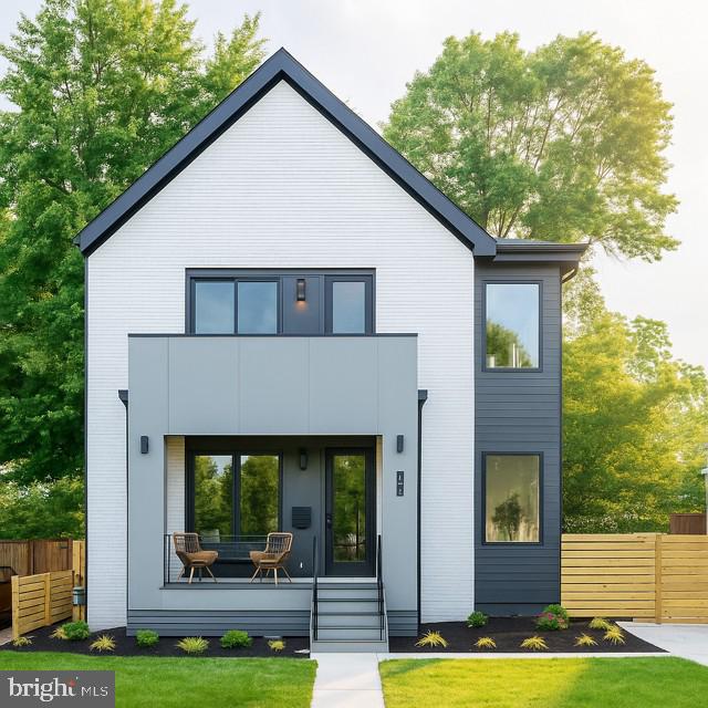 824 N EDISON STREET