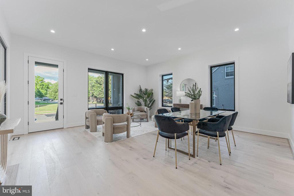824 N EDISON STREET
