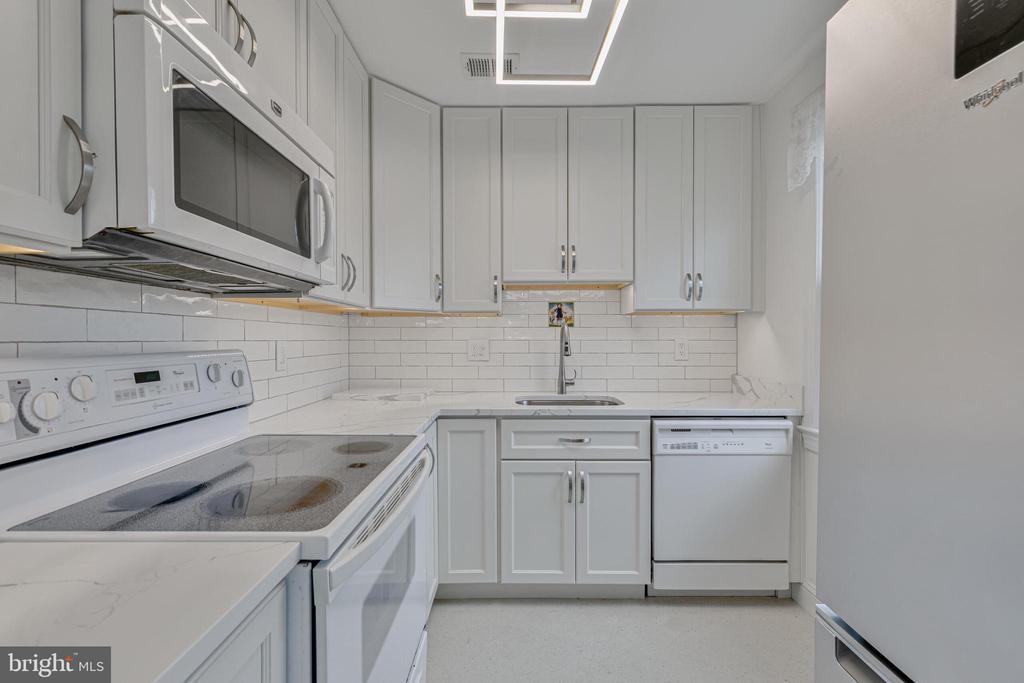 2807 ARLINGTON BOULEVARD 301