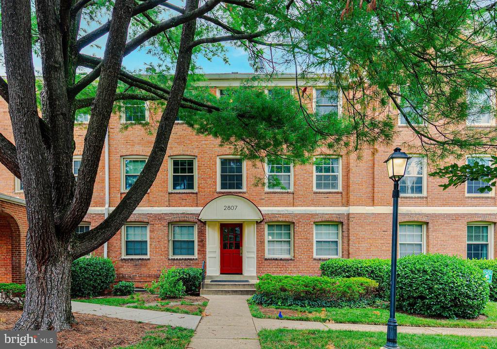 2807 ARLINGTON BOULEVARD 301