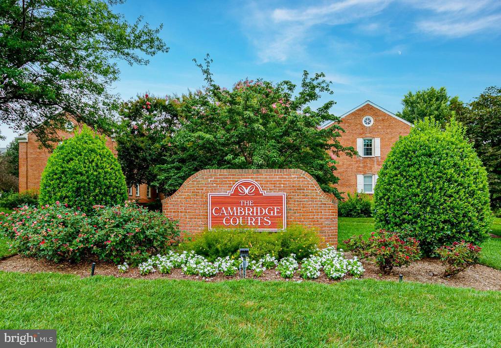 2807 ARLINGTON BOULEVARD 301