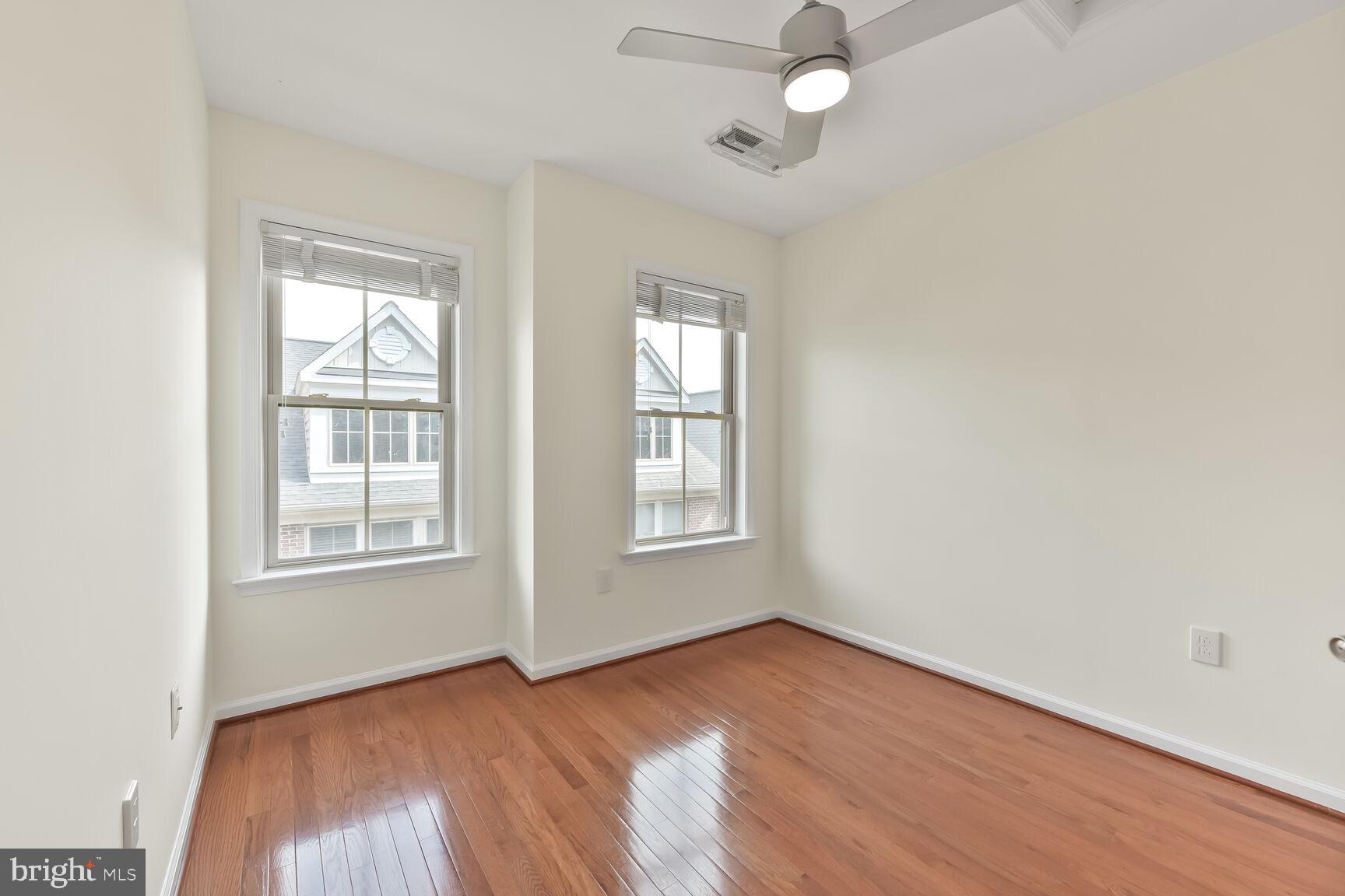 2541 S KENMORE COURT