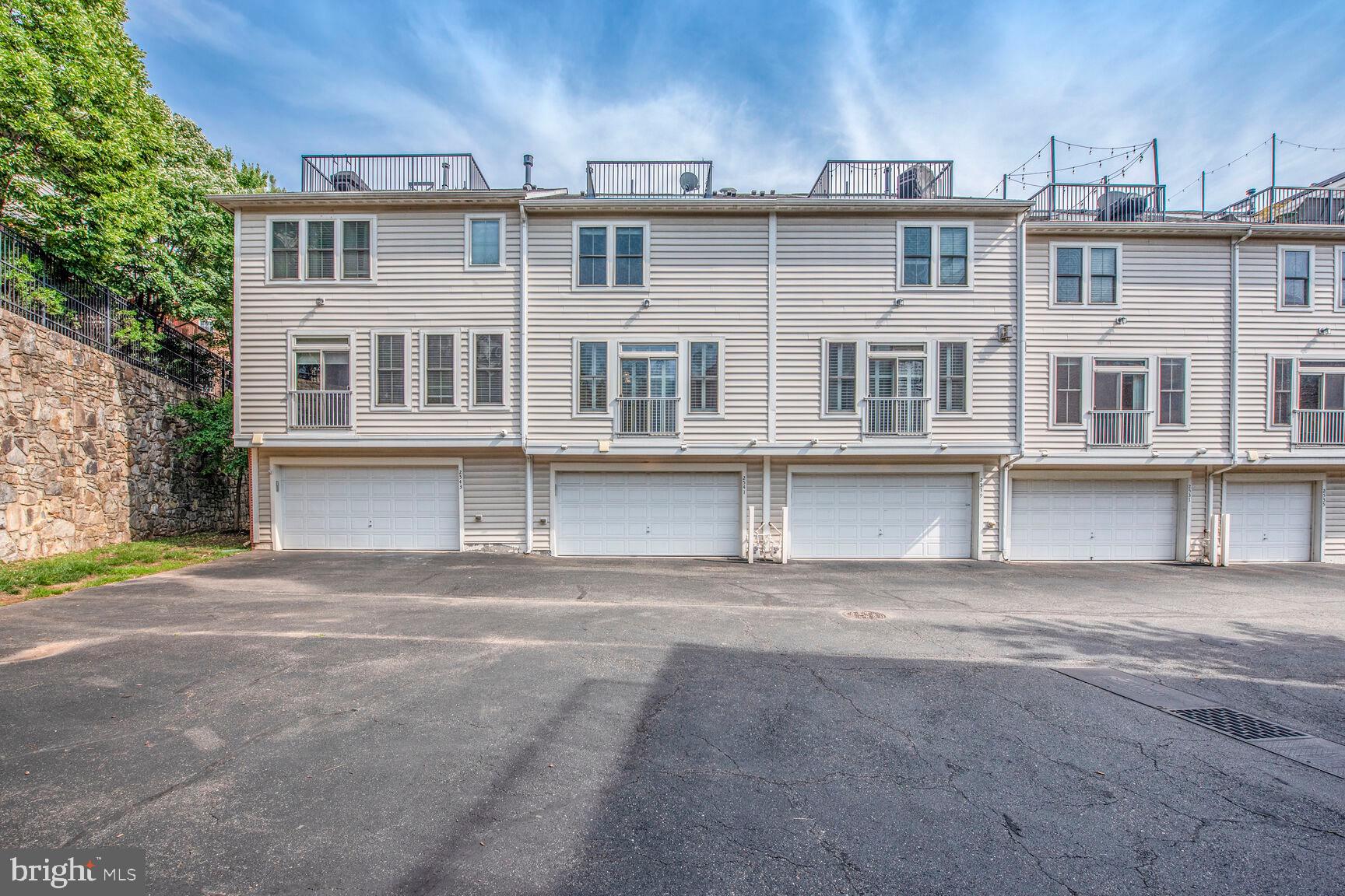 2541 S KENMORE COURT