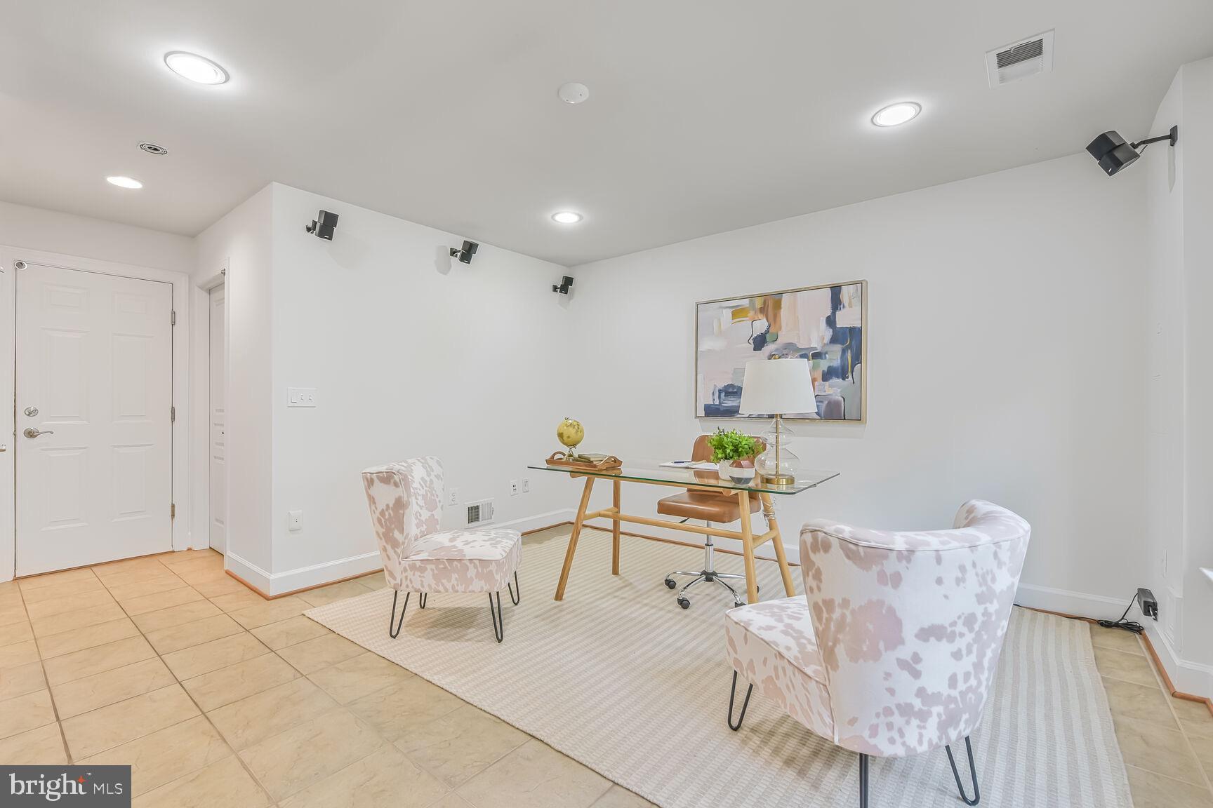 2541 S KENMORE COURT