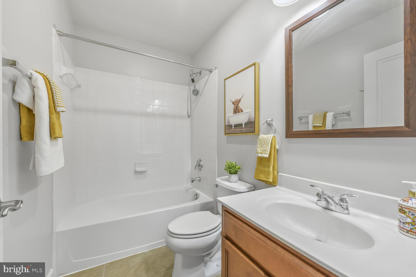 2541 S KENMORE COURT