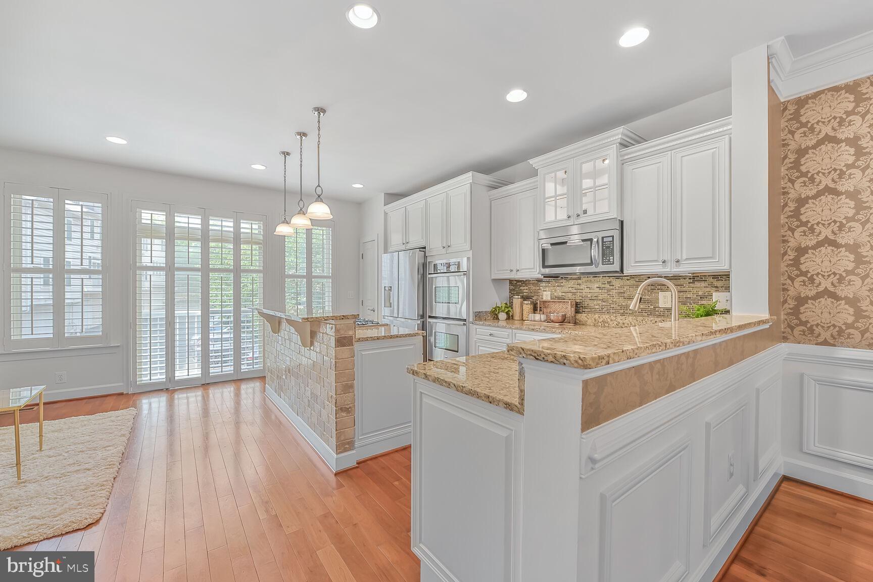 2541 S KENMORE COURT