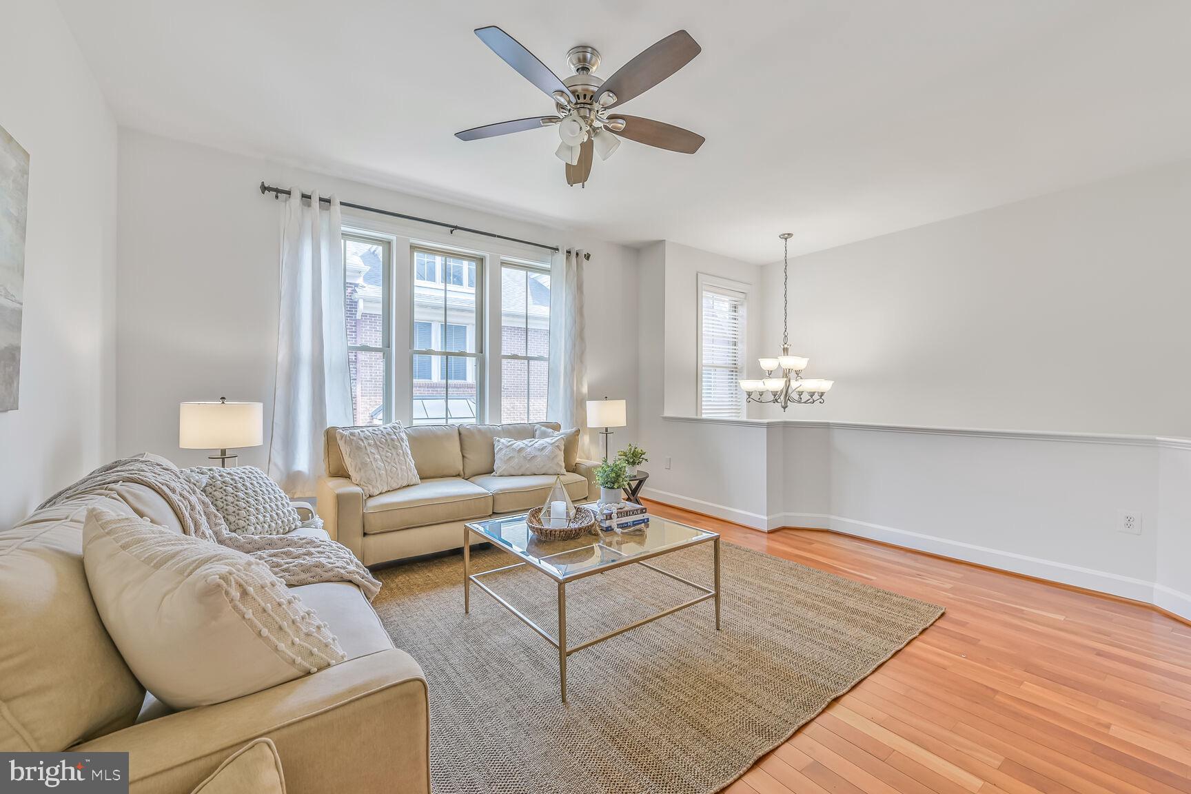 2541 S KENMORE COURT