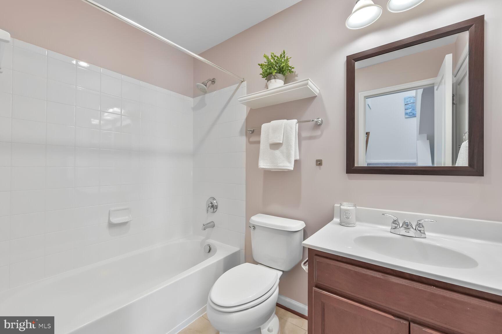 2541 S KENMORE COURT