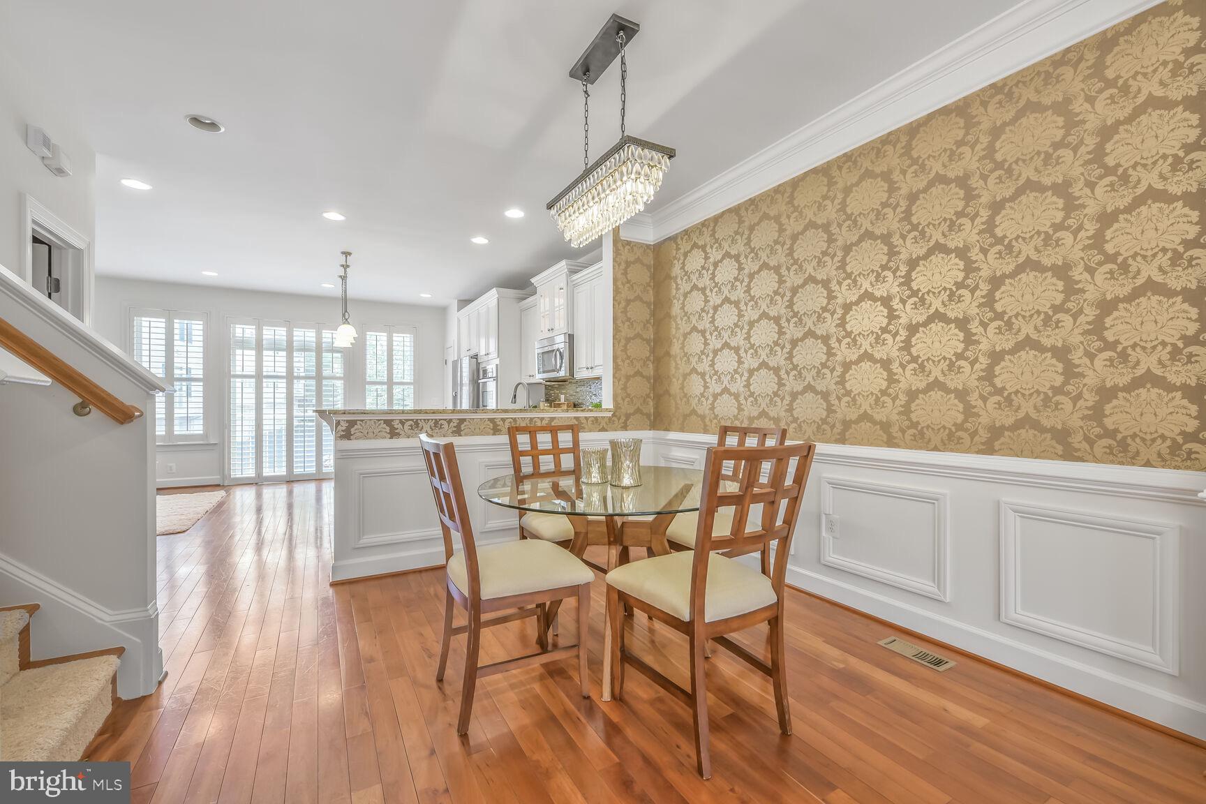 2541 S KENMORE COURT