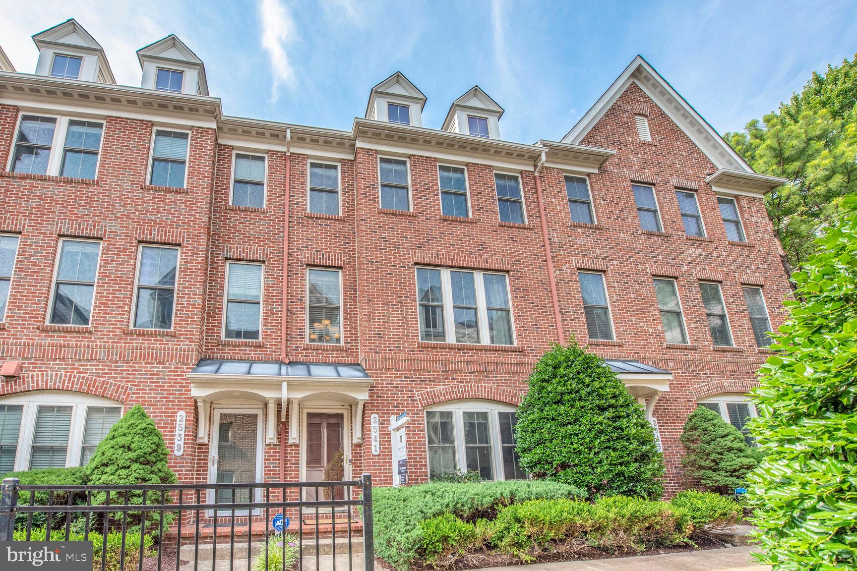 2541 S KENMORE COURT