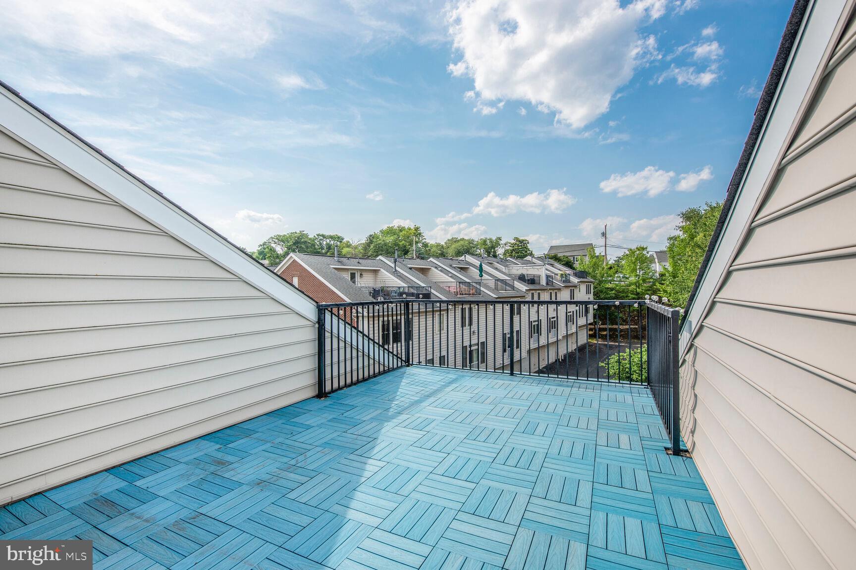 2541 S KENMORE COURT