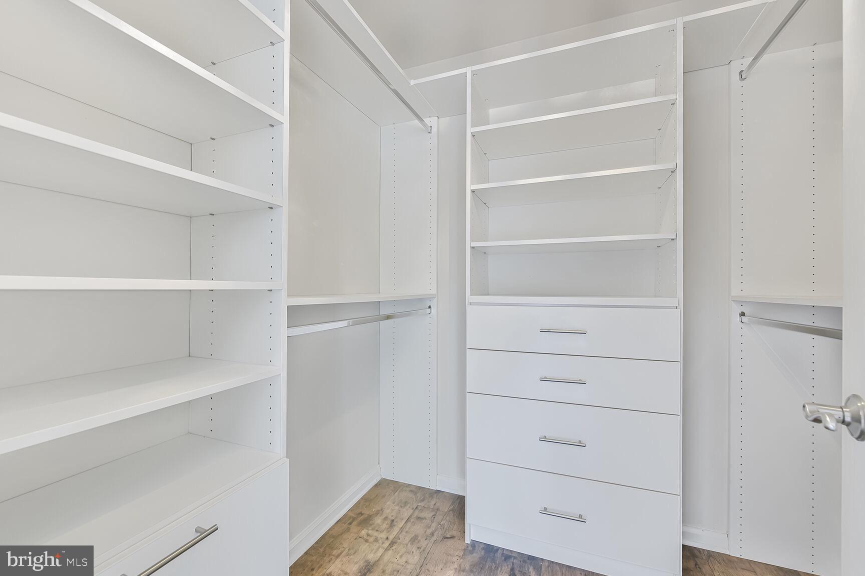 2541 S KENMORE COURT