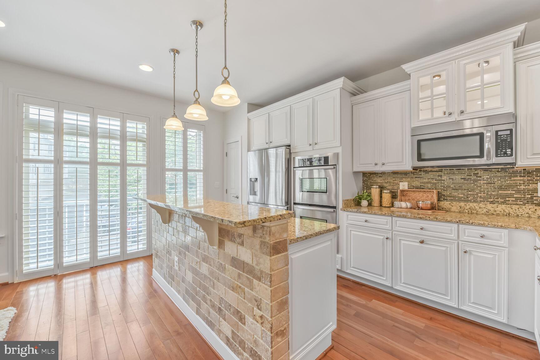 2541 S KENMORE COURT