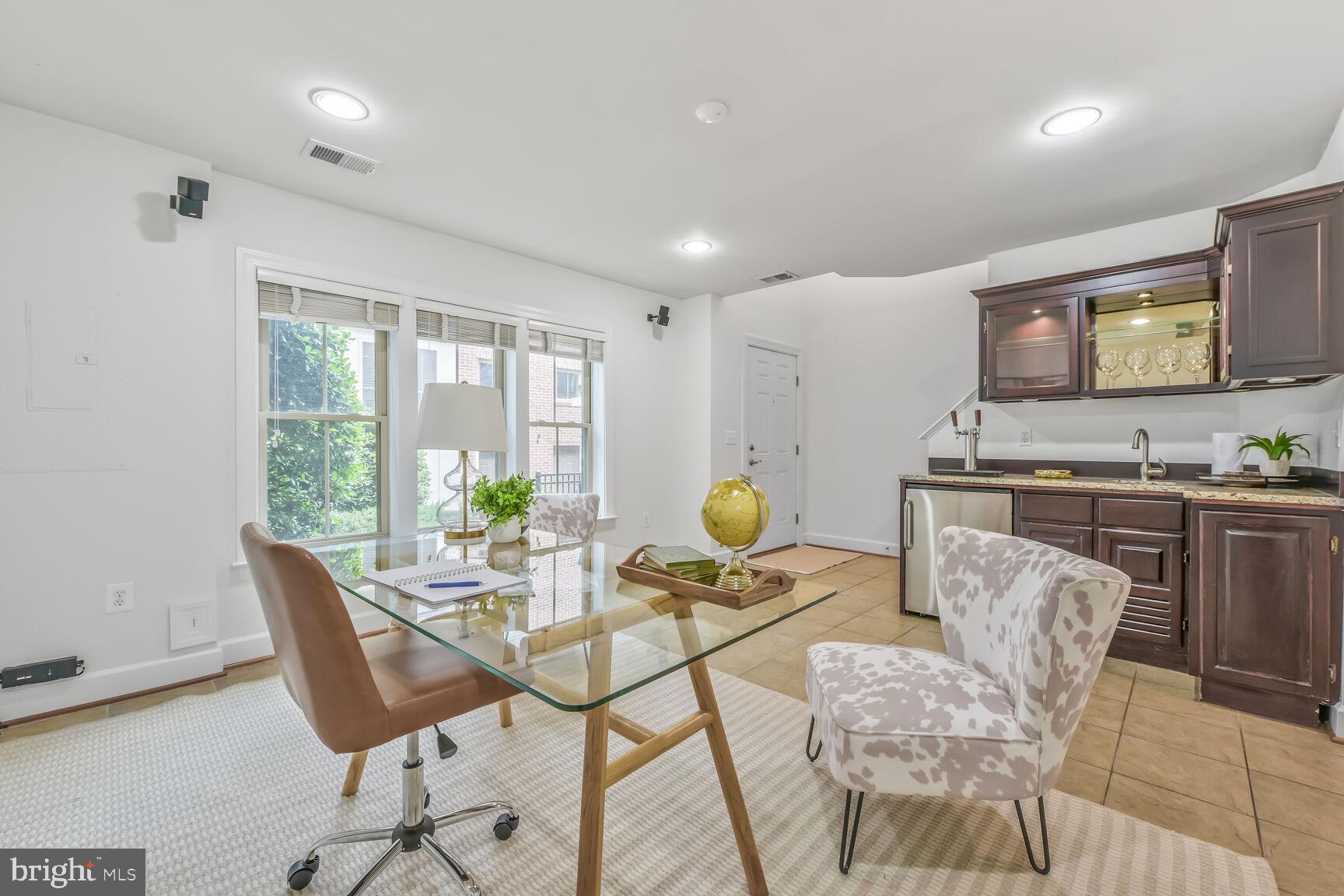 2541 S KENMORE COURT