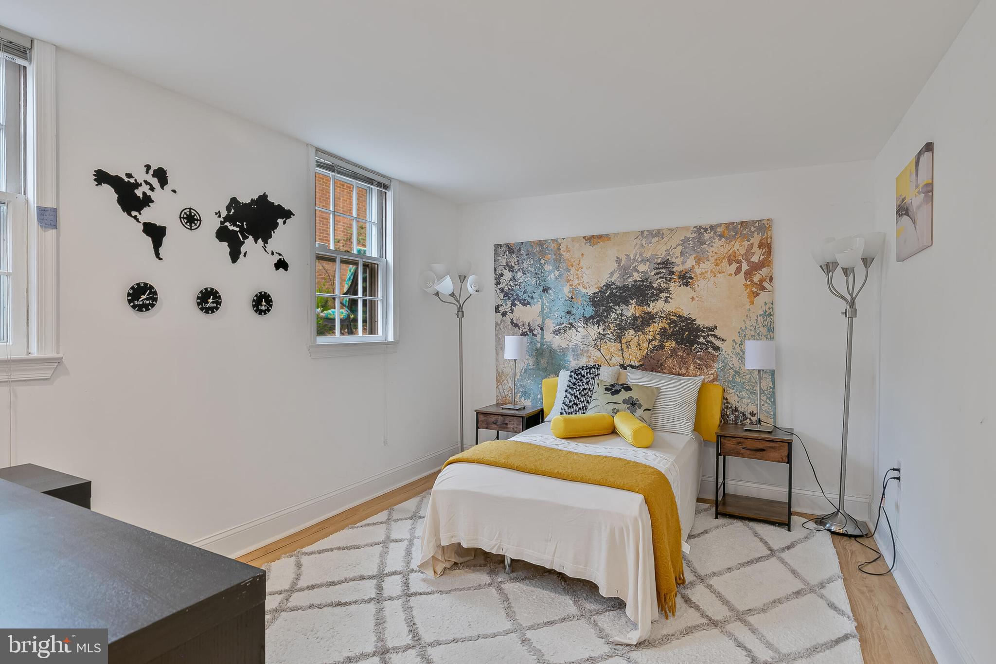 1340 N LYNNBROOK DRIVE