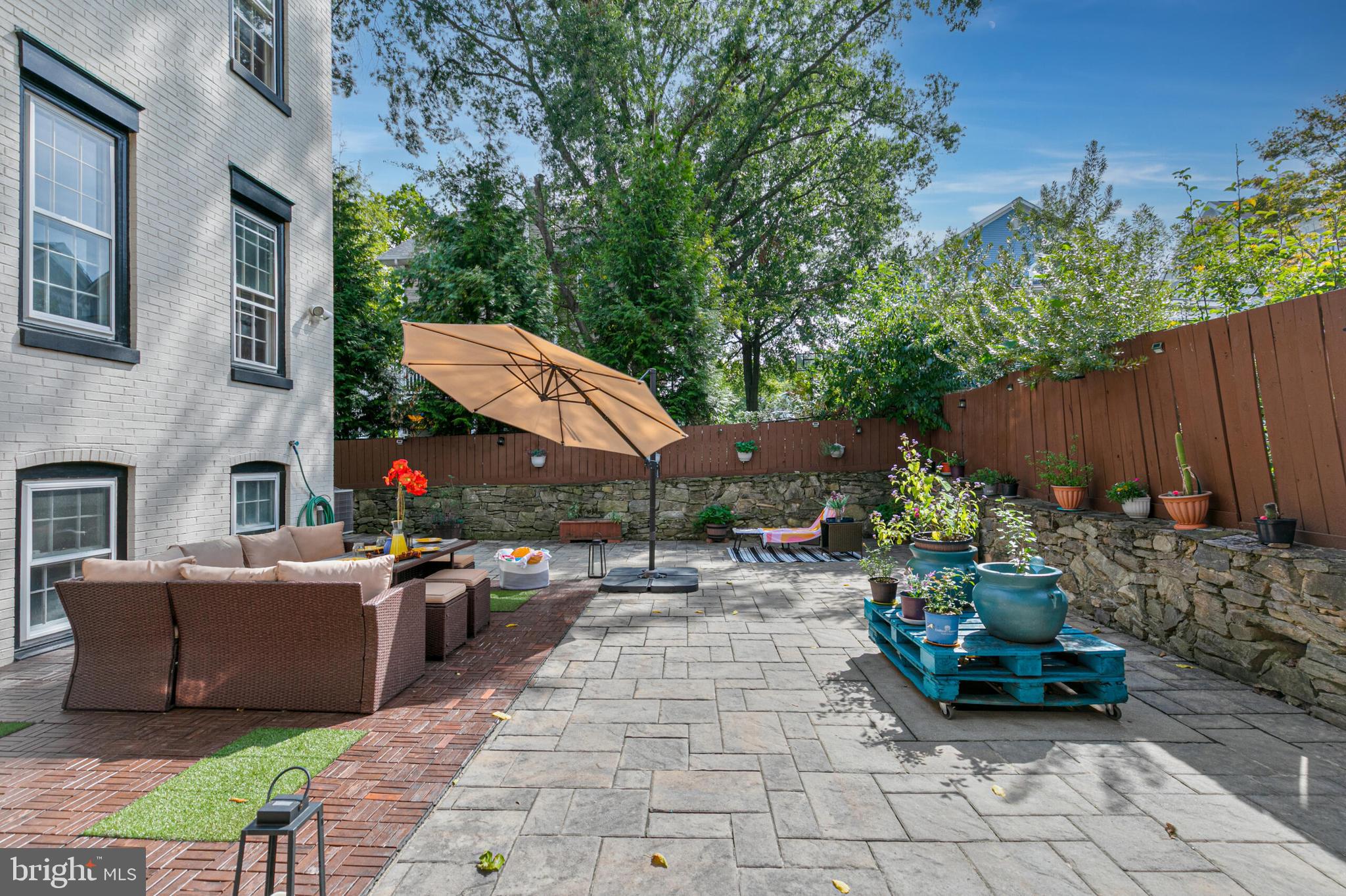 1340 N LYNNBROOK DRIVE