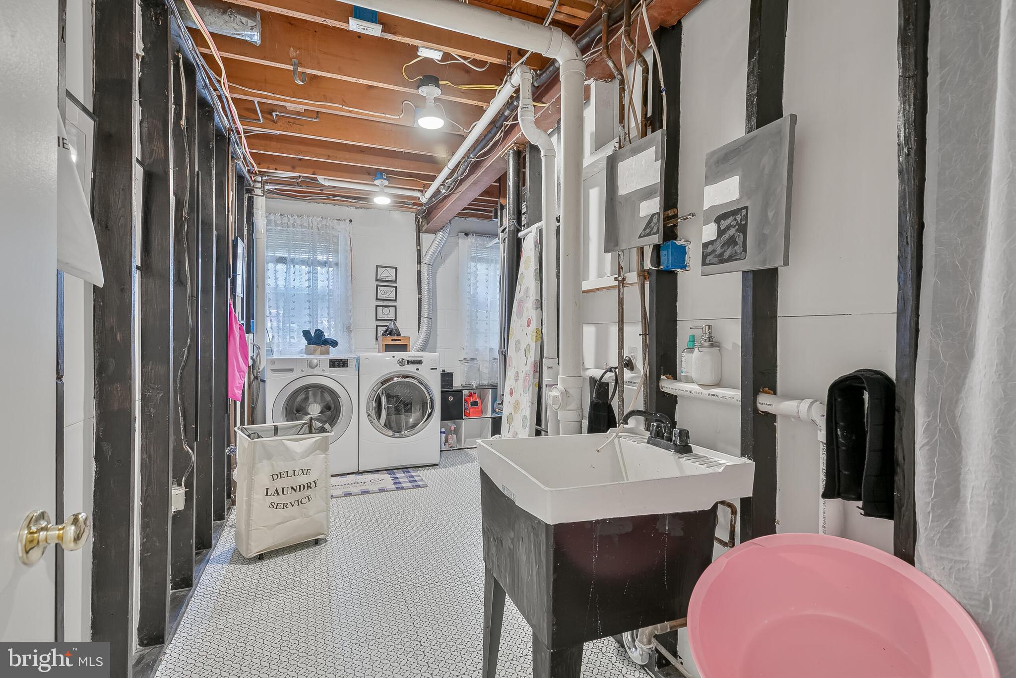 1340 N LYNNBROOK DRIVE