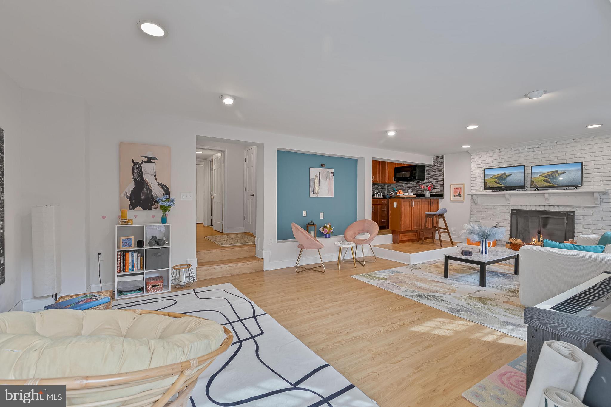 1340 N LYNNBROOK DRIVE